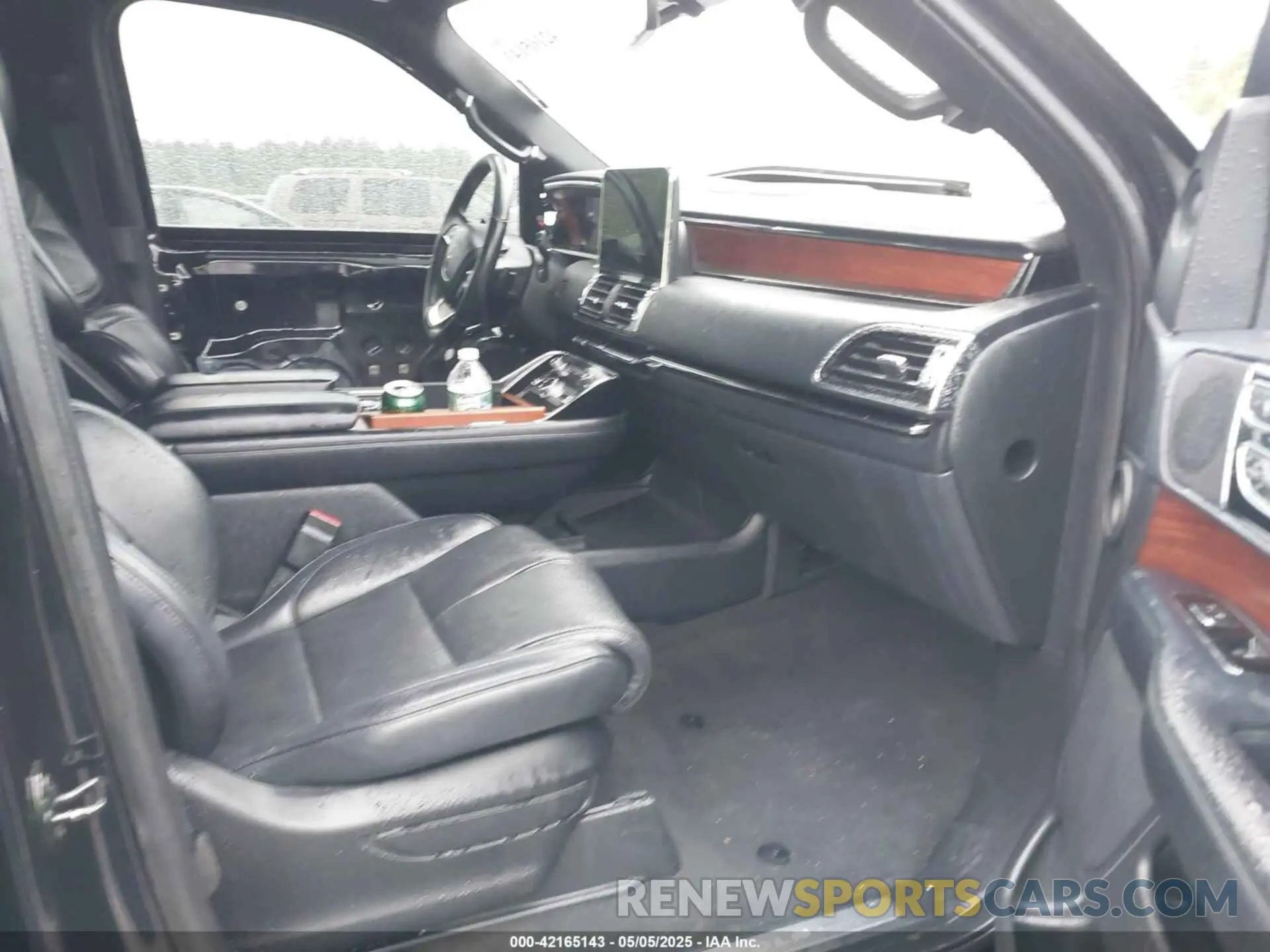 5 Photograph of a damaged car 5LMJJ3LT3KEL23451 LINCOLN NAVIGATOR L 2019