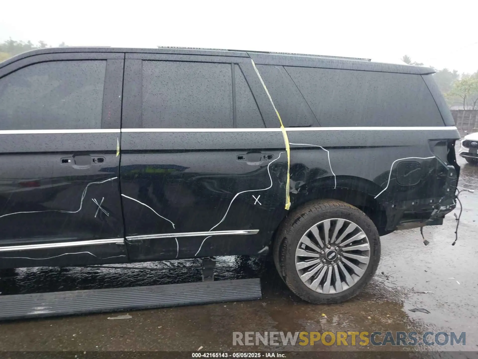 6 Photograph of a damaged car 5LMJJ3LT3KEL23451 LINCOLN NAVIGATOR L 2019
