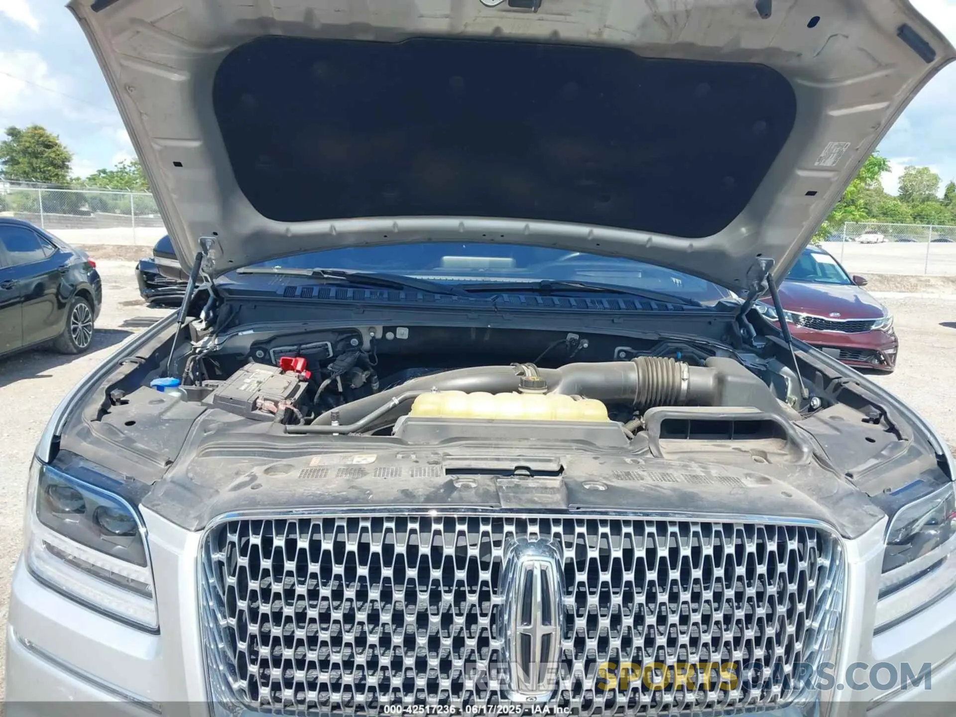 10 Photograph of a damaged car 5LMJJ3LT7KEL16406 LINCOLN NAVIGATOR L 2019