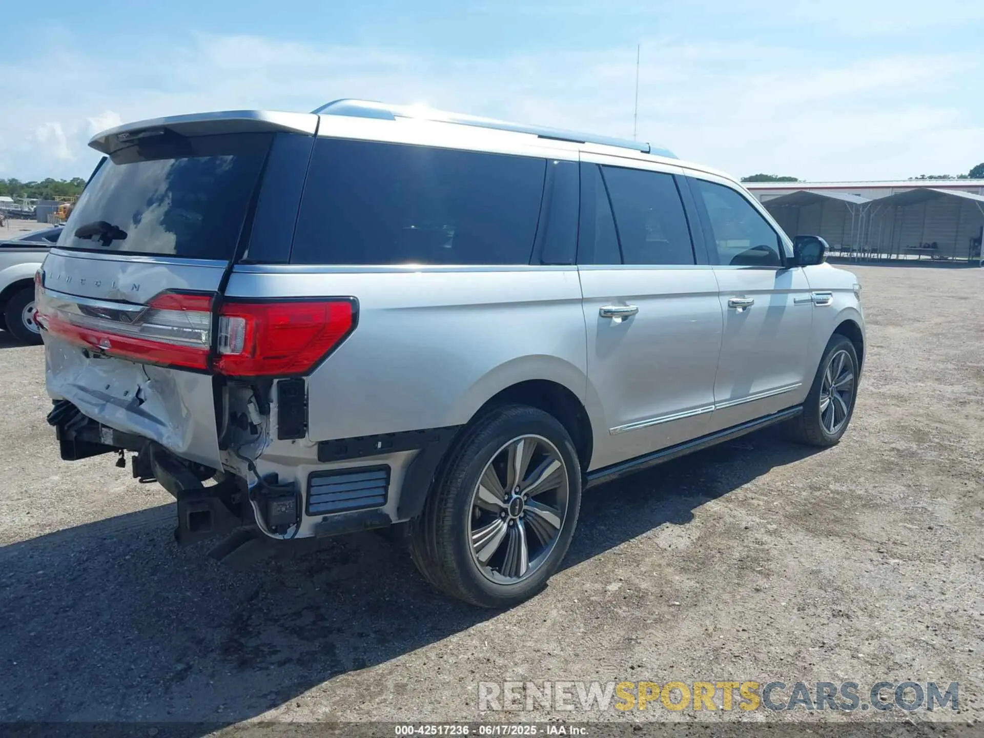4 Photograph of a damaged car 5LMJJ3LT7KEL16406 LINCOLN NAVIGATOR L 2019