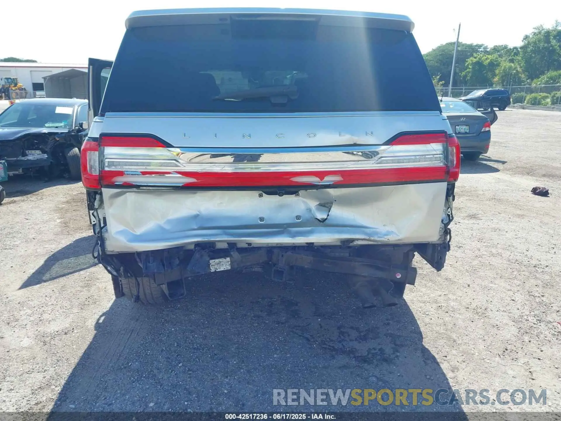 6 Photograph of a damaged car 5LMJJ3LT7KEL16406 LINCOLN NAVIGATOR L 2019