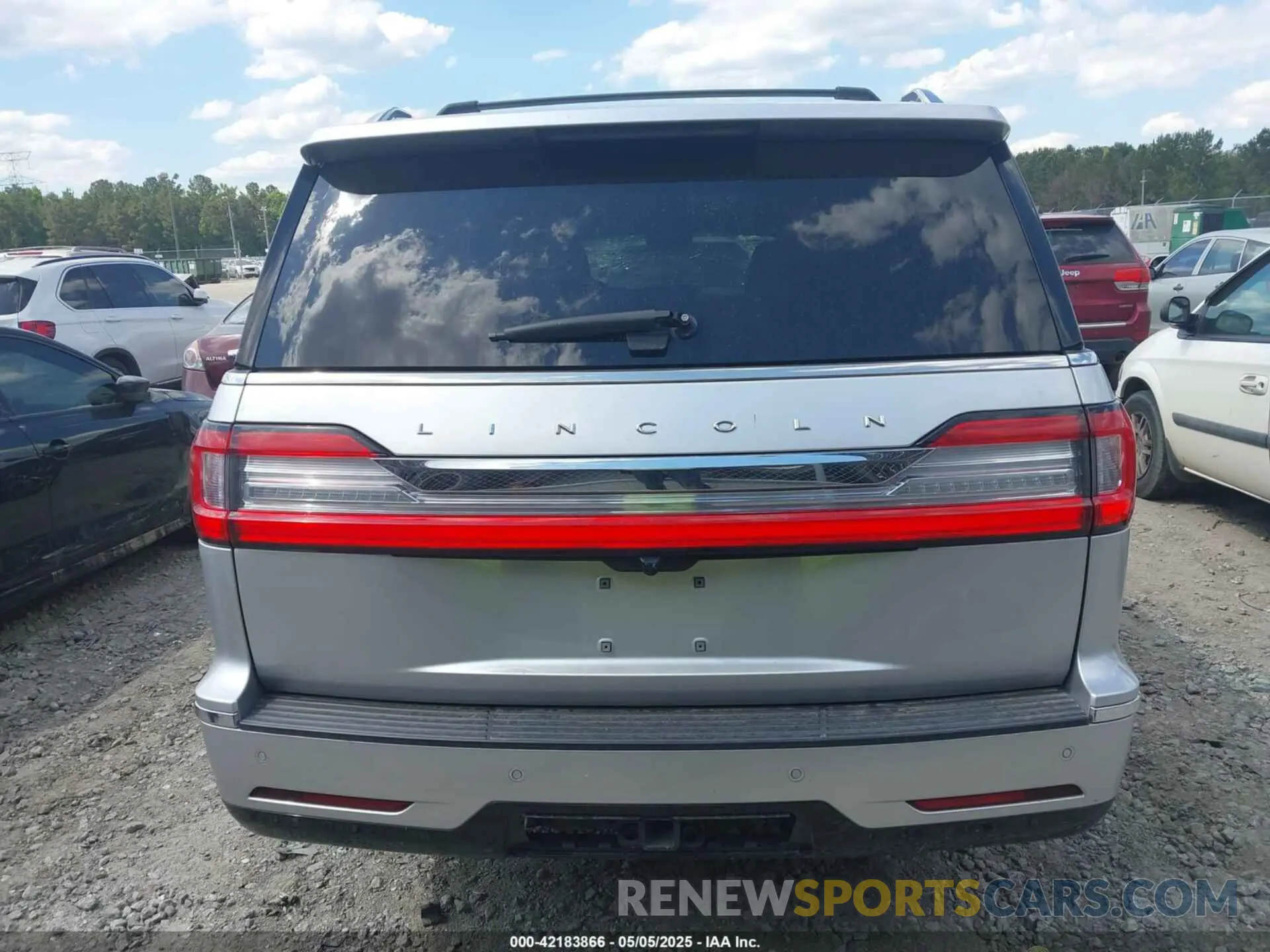 16 Photograph of a damaged car 5LMJJ3LT9KEL04872 LINCOLN NAVIGATOR L 2019