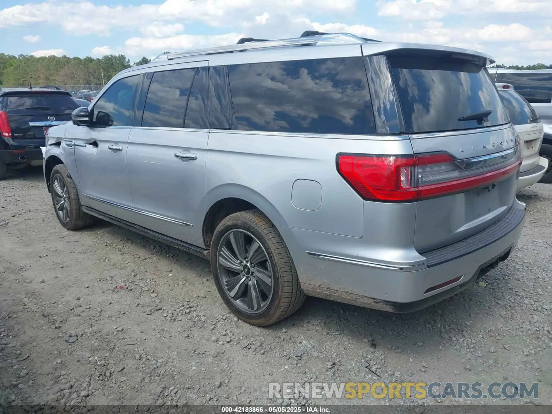 3 Photograph of a damaged car 5LMJJ3LT9KEL04872 LINCOLN NAVIGATOR L 2019
