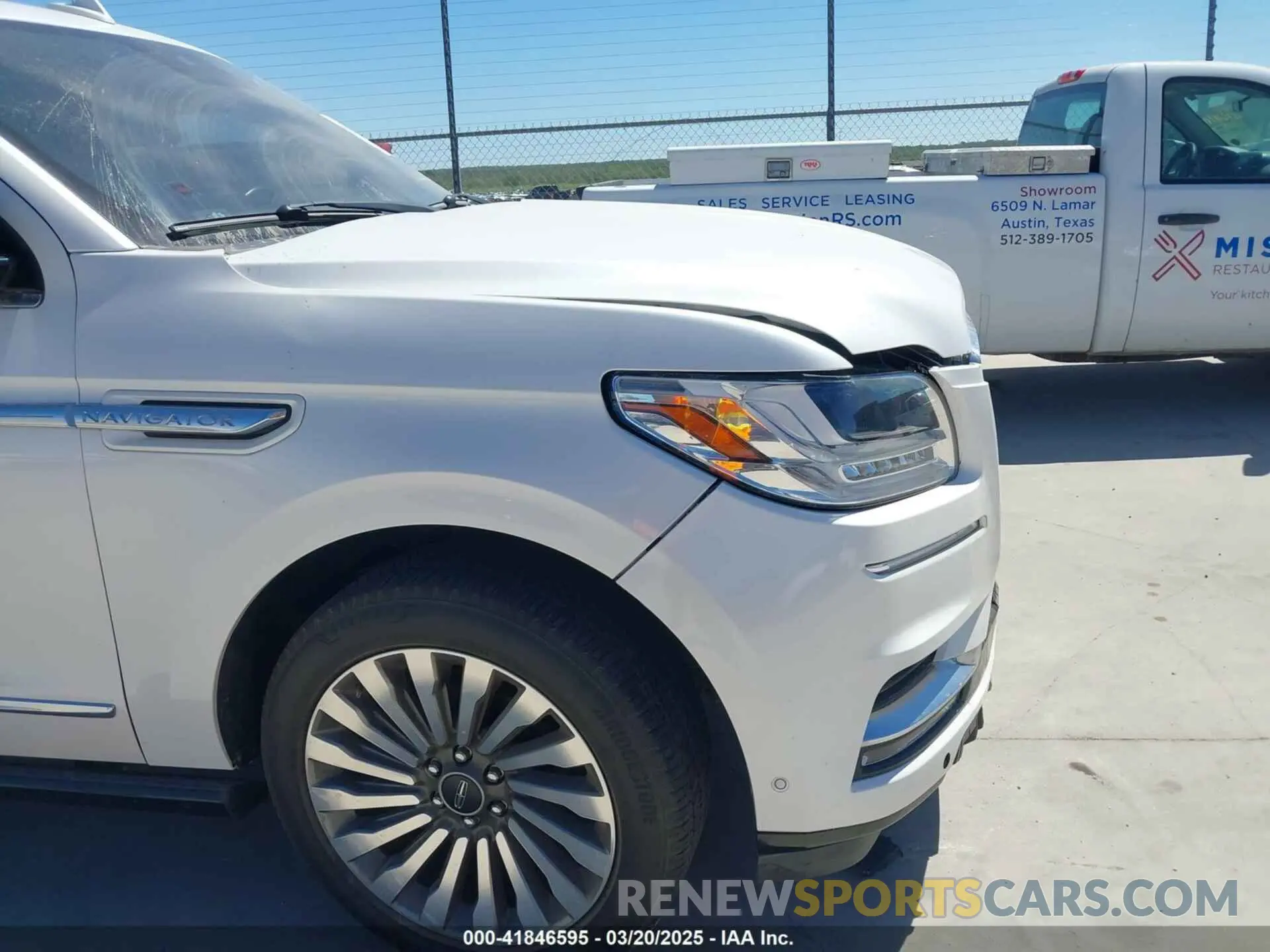 18 Photograph of a damaged car 5LMJJ3LT9KEL16780 LINCOLN NAVIGATOR L 2019