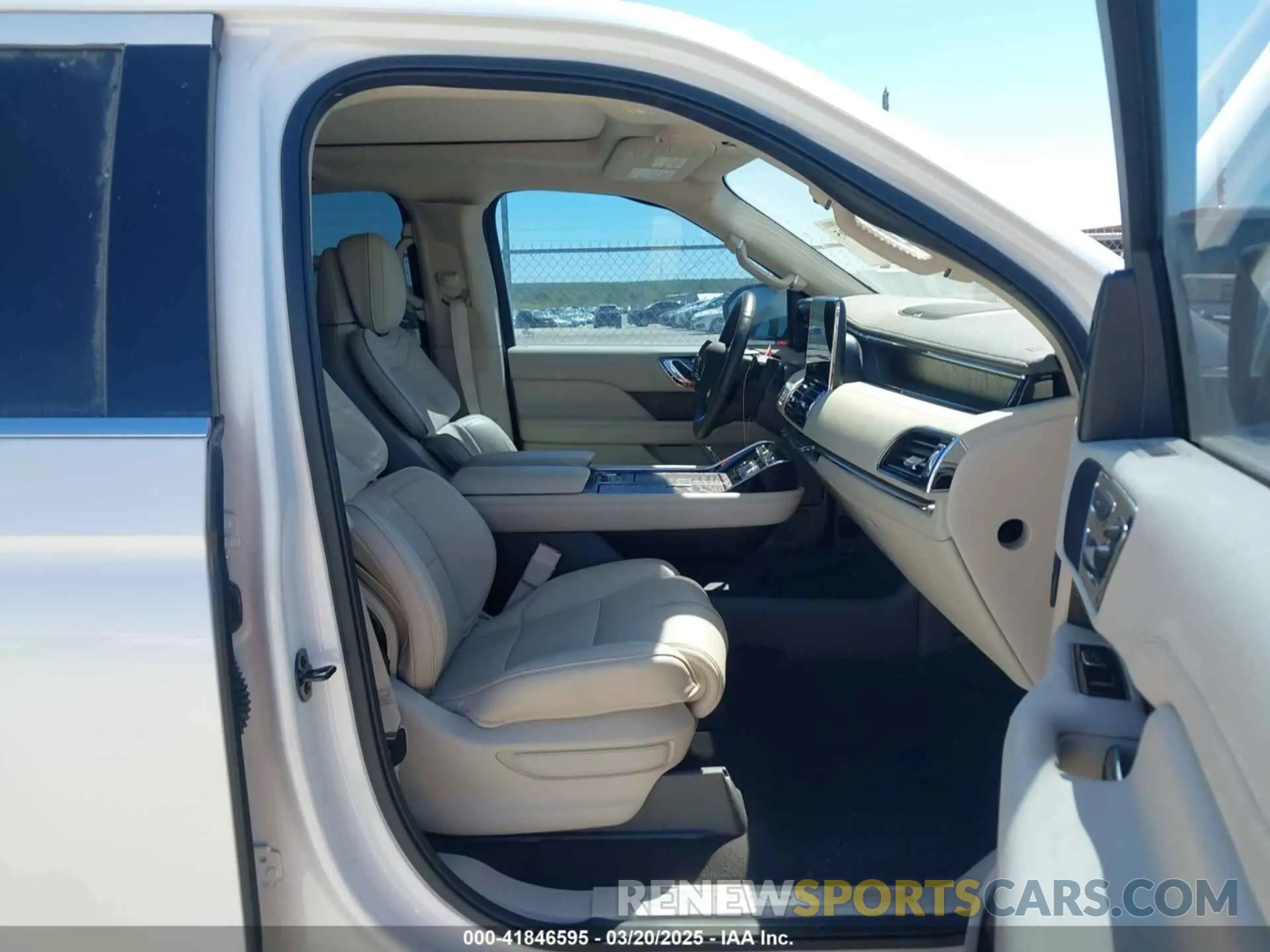 5 Photograph of a damaged car 5LMJJ3LT9KEL16780 LINCOLN NAVIGATOR L 2019