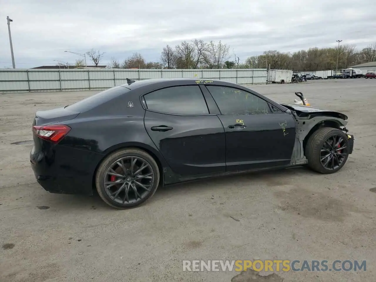 3 Photograph of a damaged car ZAM57XSA4K1324951 MASERATI ALL MODELS 2019