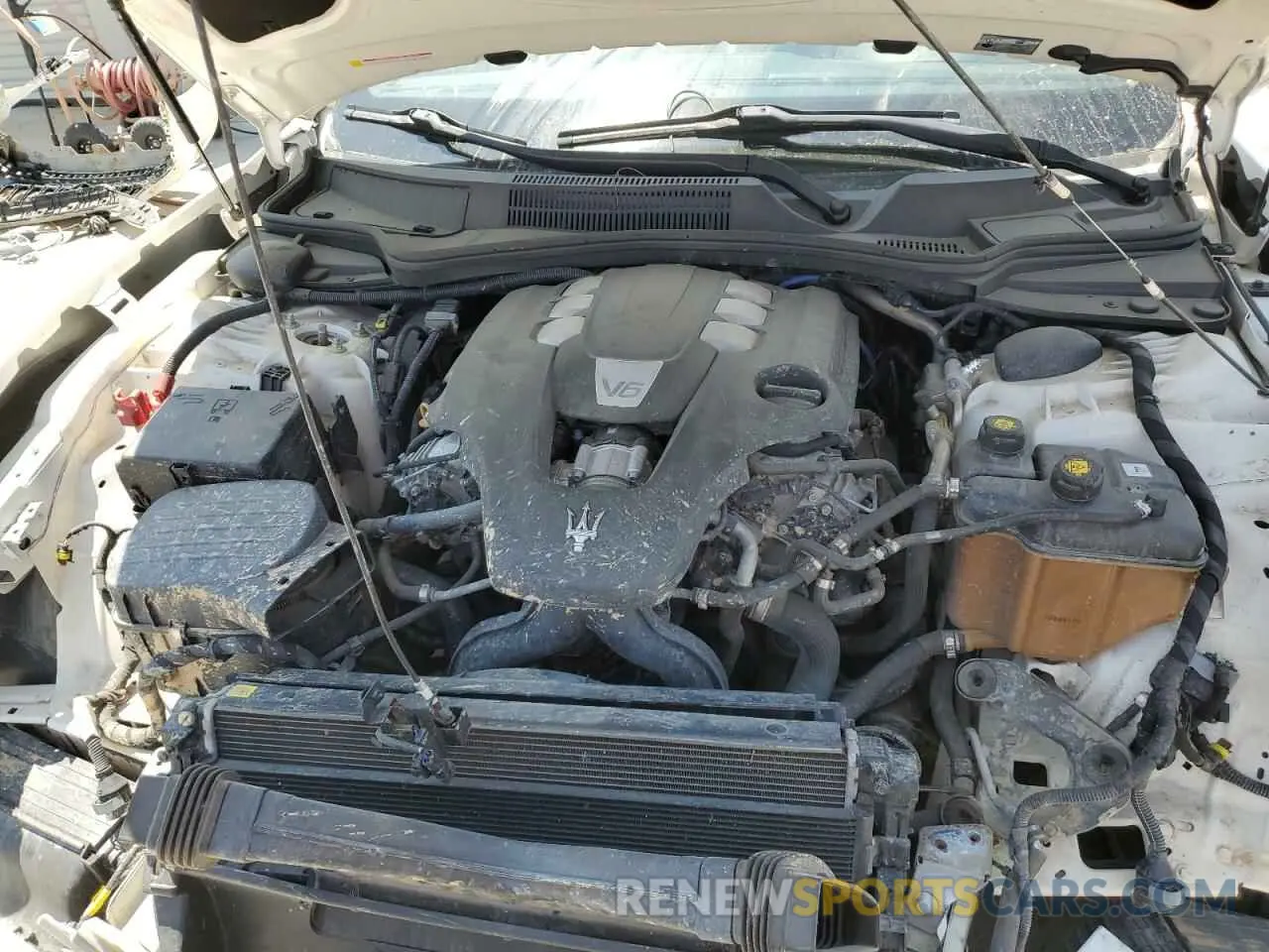 11 Photograph of a damaged car ZAM57XSAXK1310133 MASERATI ALL MODELS 2019