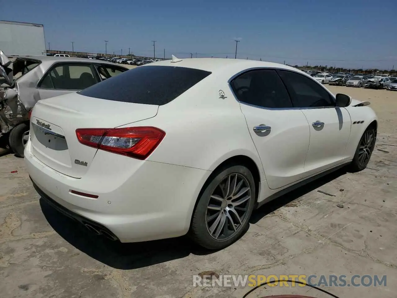 3 Photograph of a damaged car ZAM57XSAXK1310133 MASERATI ALL MODELS 2019