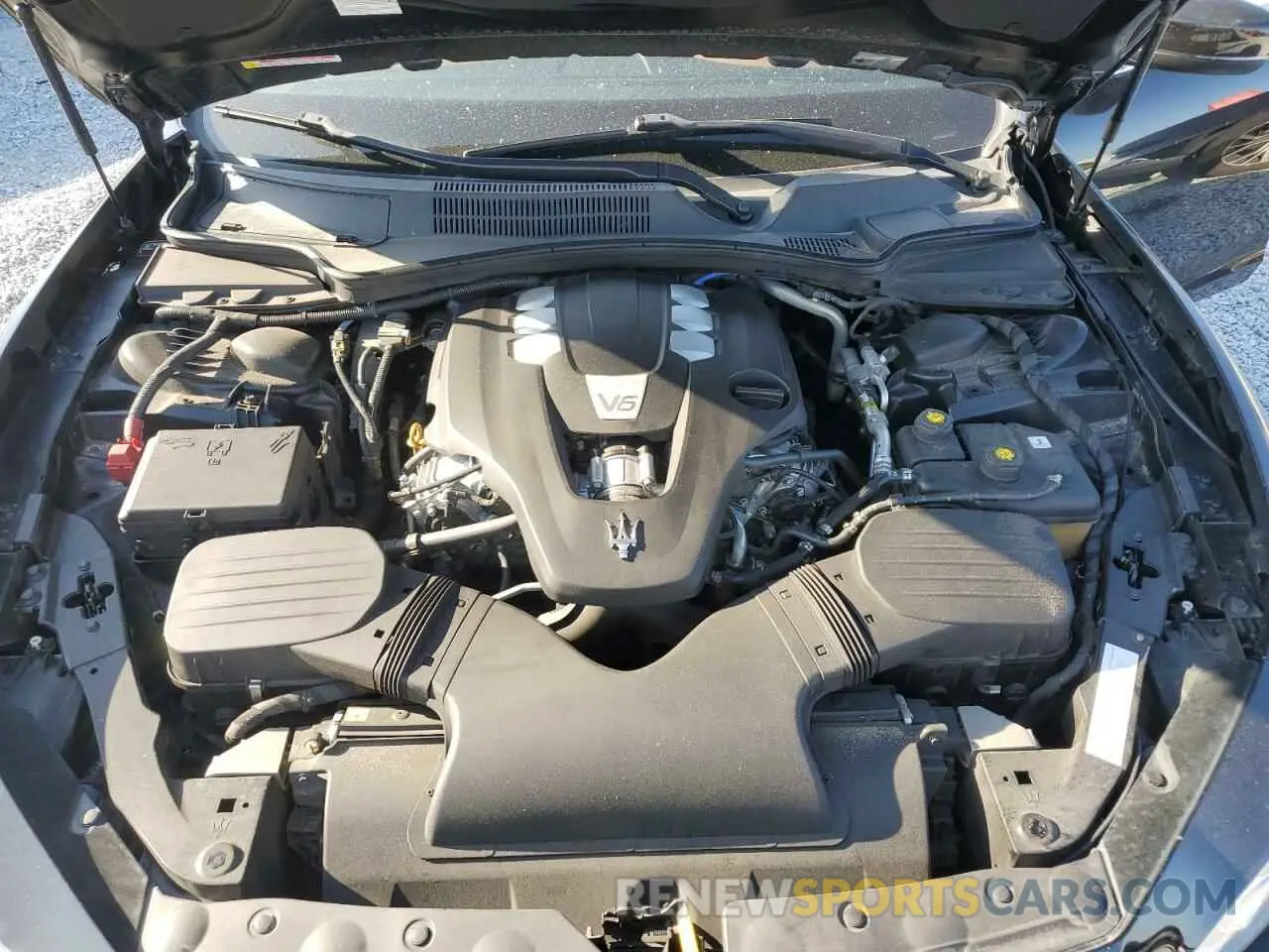 11 Photograph of a damaged car ZAM57XSAXK1334710 MASERATI ALL MODELS 2019