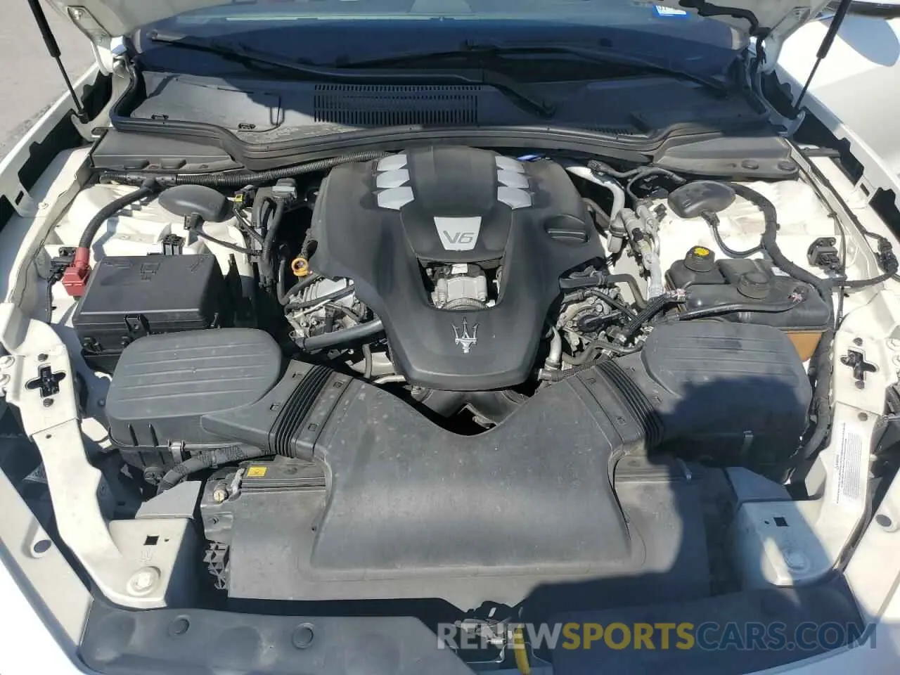 11 Photograph of a damaged car ZAM57XSS3K1319202 MASERATI ALL MODELS 2019