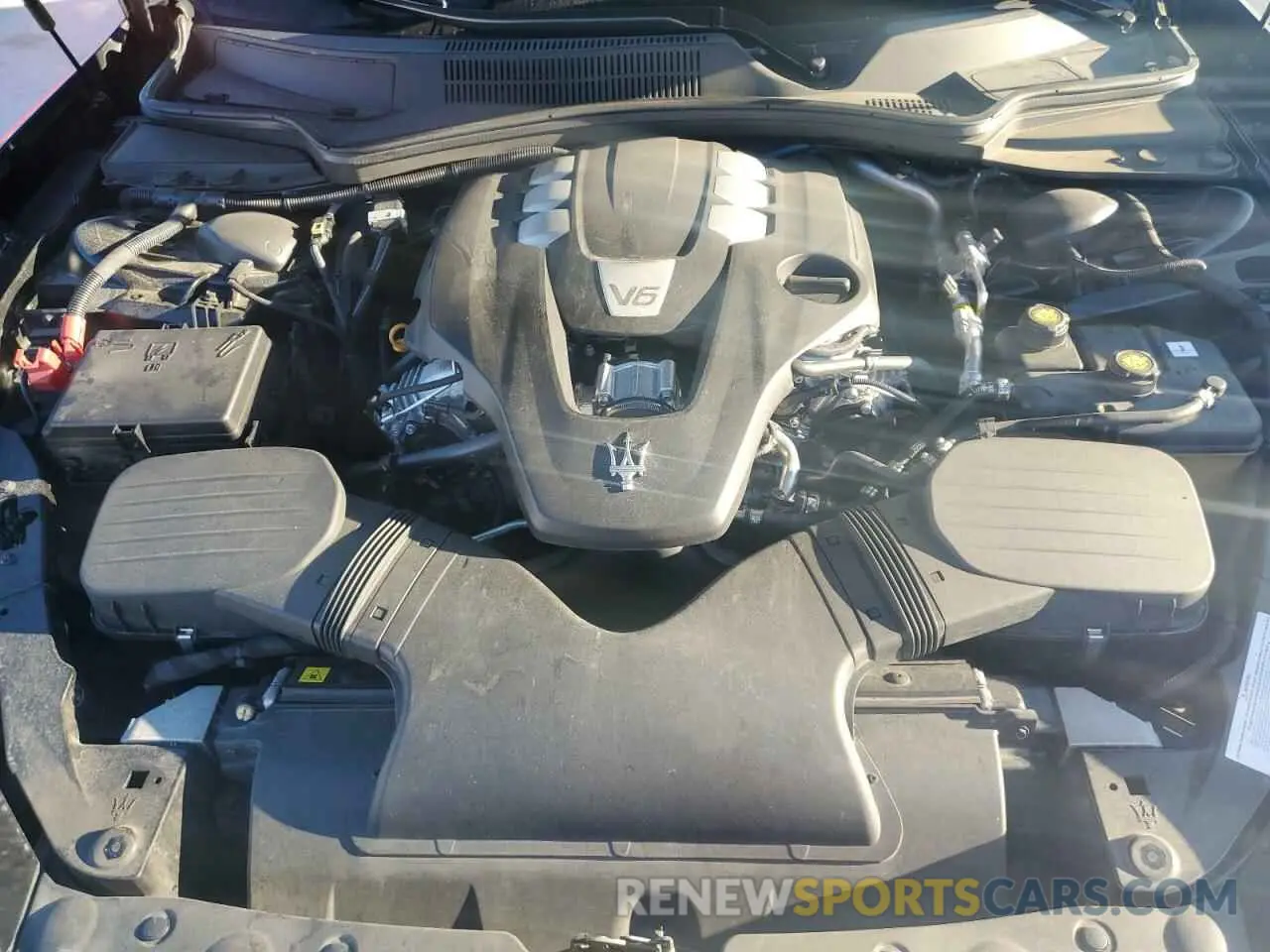 11 Photograph of a damaged car ZAM57XSS4K1311304 MASERATI ALL MODELS 2019