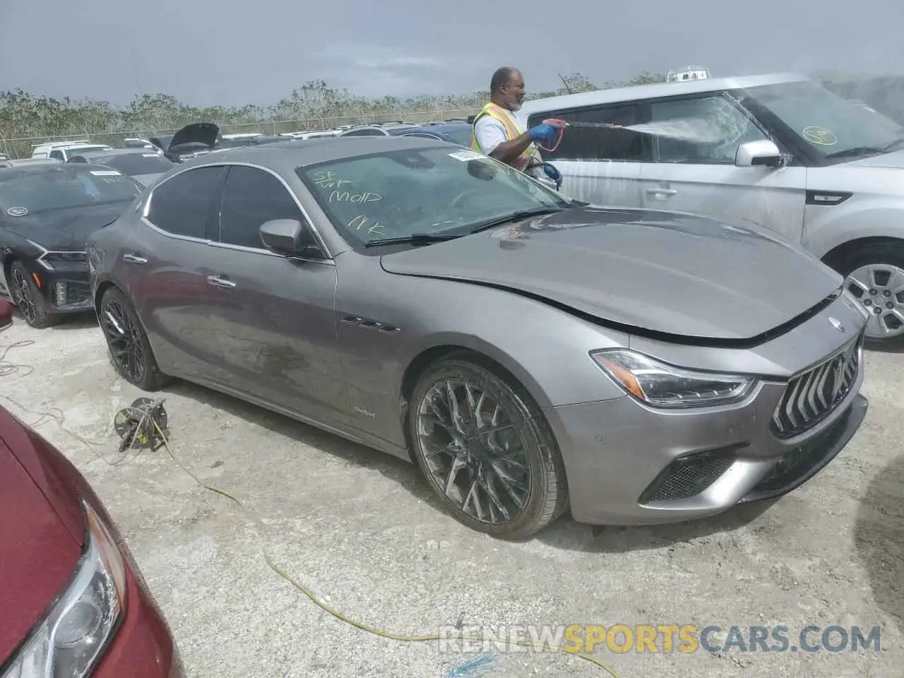 4 Photograph of a damaged car ZAM57YSSXK1338528 MASERATI ALL MODELS 2019