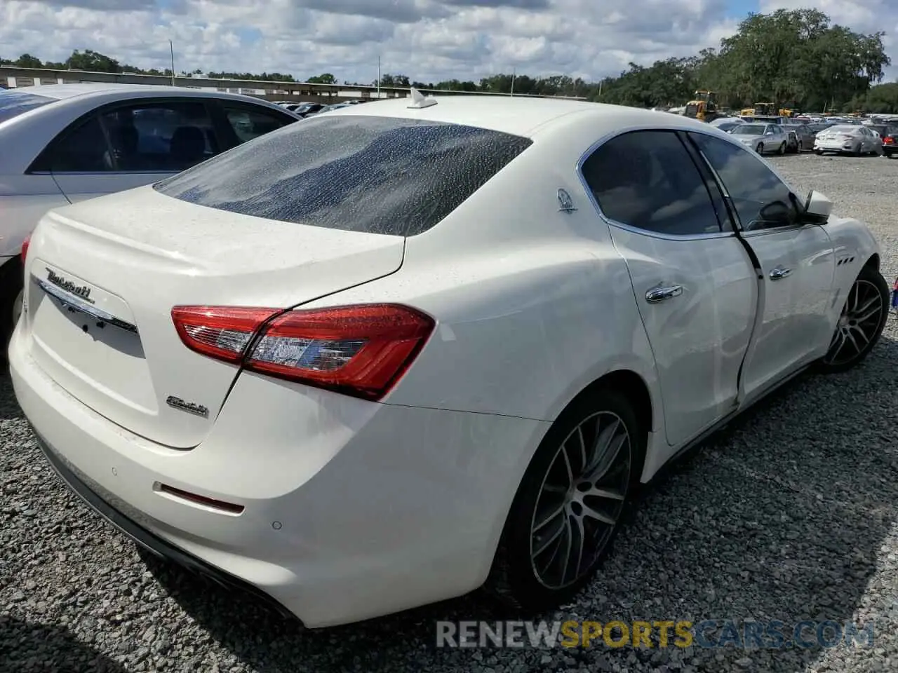 3 Photograph of a damaged car ZAM57YTAXK1338440 MASERATI ALL MODELS 2019