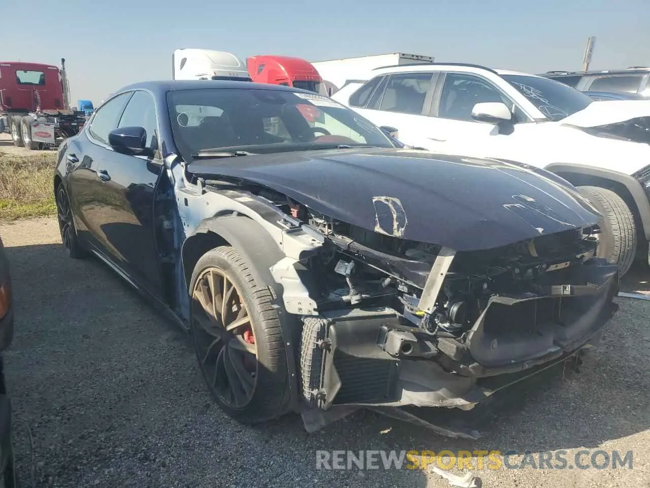 4 Photograph of a damaged car ZAM57YTLXK1314852 MASERATI ALL MODELS 2019