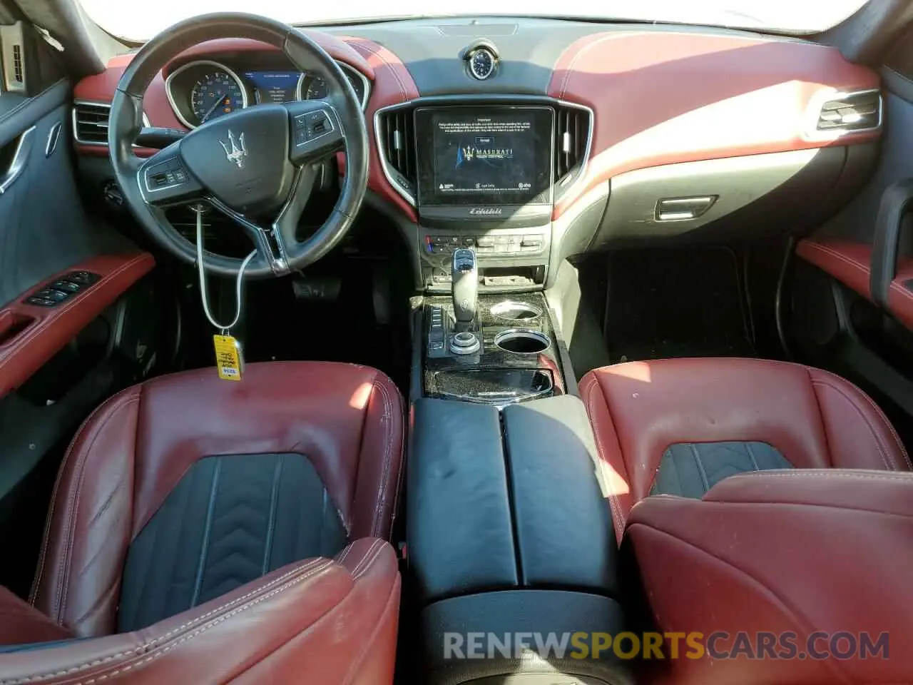 8 Photograph of a damaged car ZAM57YTLXK1314852 MASERATI ALL MODELS 2019