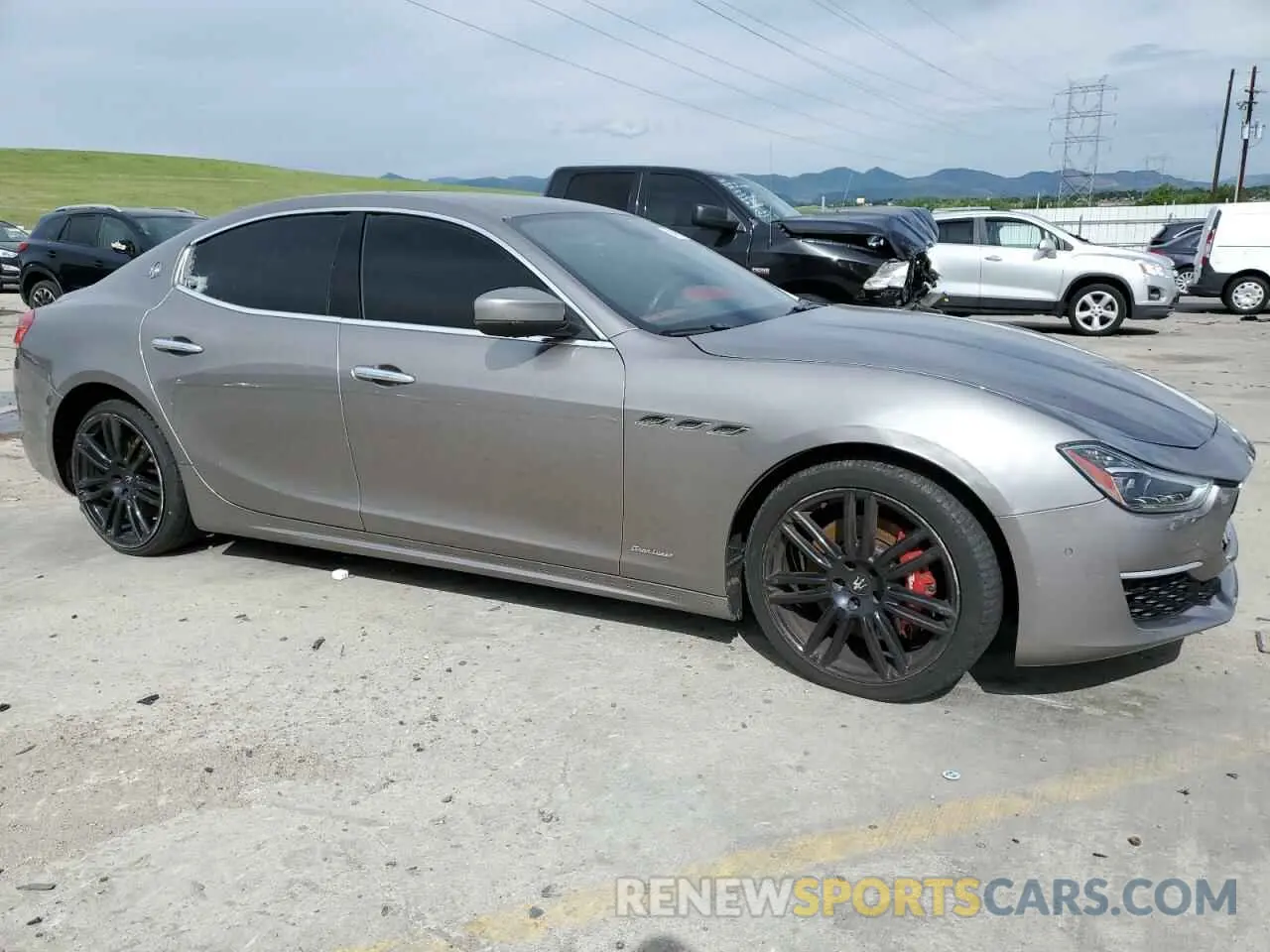 4 Photograph of a damaged car ZAM57YTLXK1322143 MASERATI ALL MODELS 2019