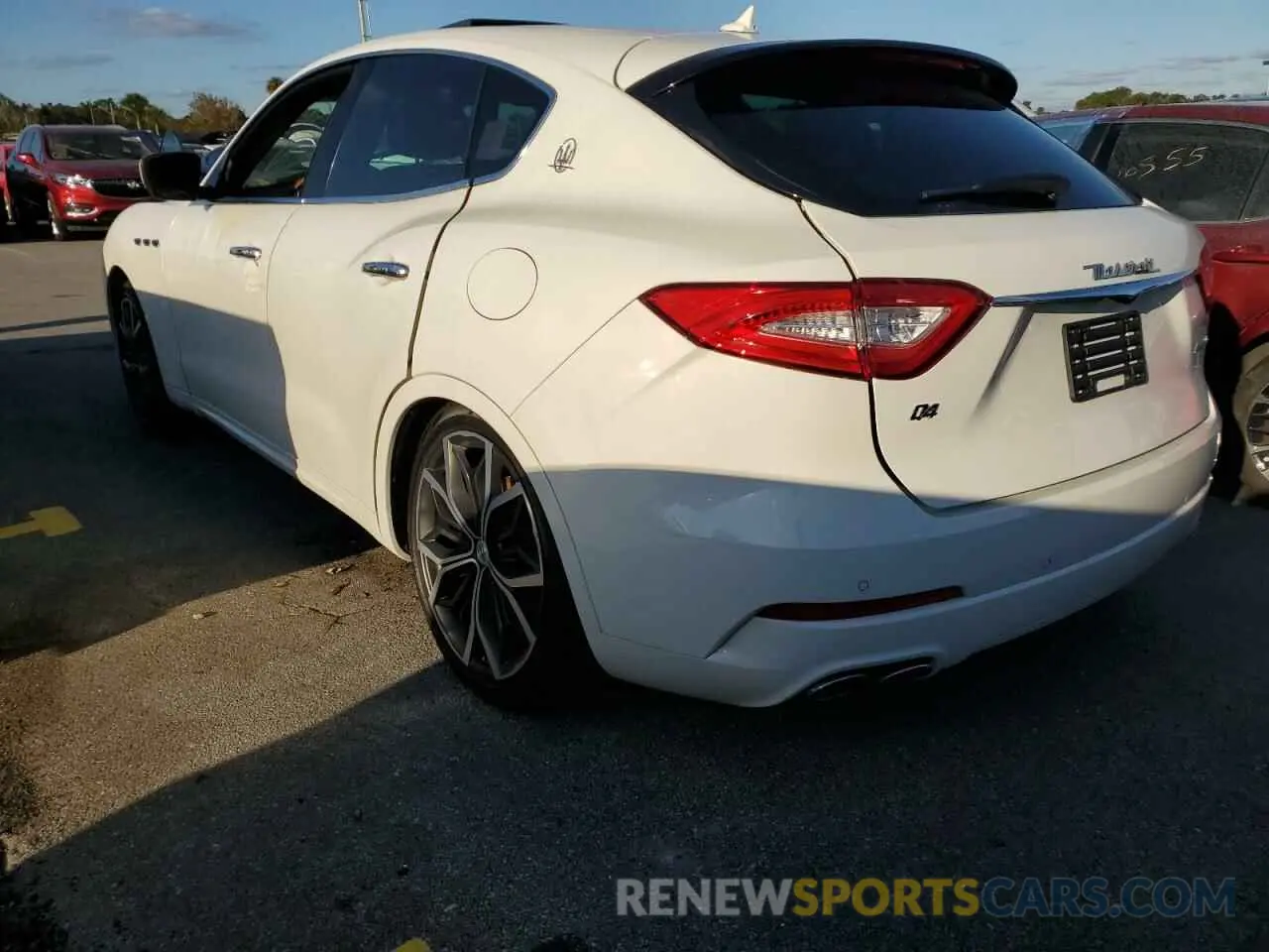 3 Photograph of a damaged car ZN661XUA1KX328037 MASERATI ALL MODELS 2019