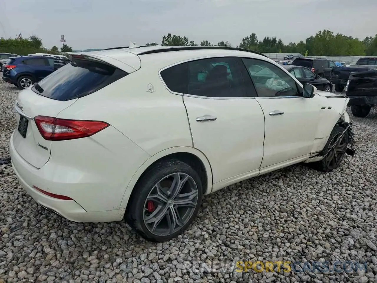 3 Photograph of a damaged car ZN661YUS6KX316657 MASERATI ALL MODELS 2019