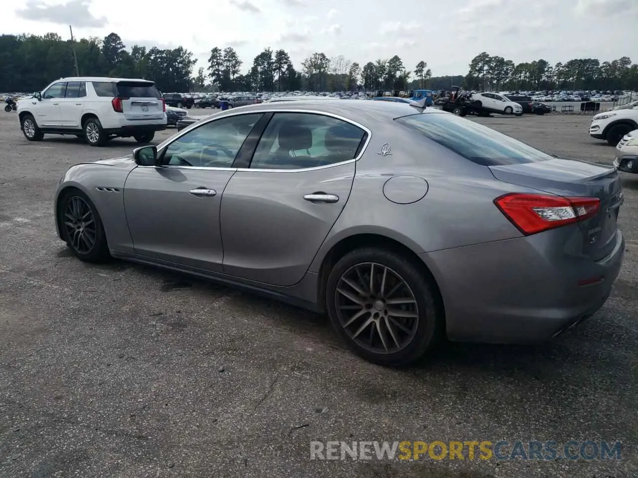 2 Photograph of a damaged car ZAM57YSA0L1341379 MASERATI ALL MODELS 2020