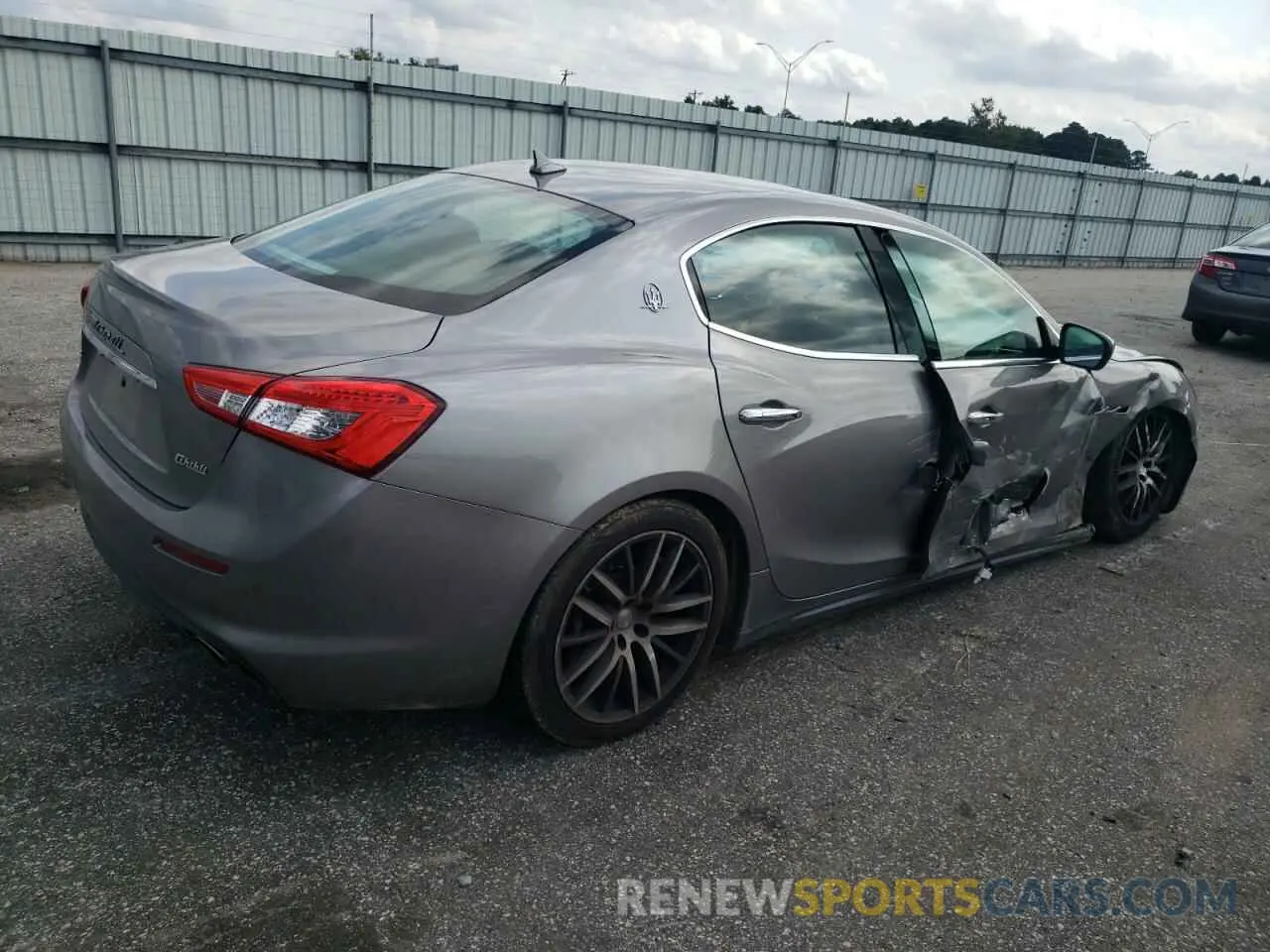 3 Photograph of a damaged car ZAM57YSA0L1341379 MASERATI ALL MODELS 2020