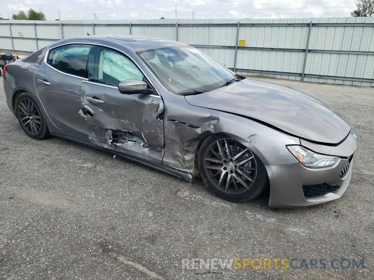 4 Photograph of a damaged car ZAM57YSA0L1341379 MASERATI ALL MODELS 2020