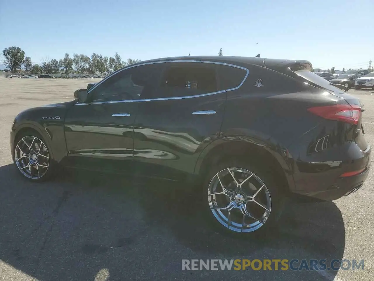 2 Photograph of a damaged car ZN661YUA4LX344675 MASERATI ALL MODELS 2020