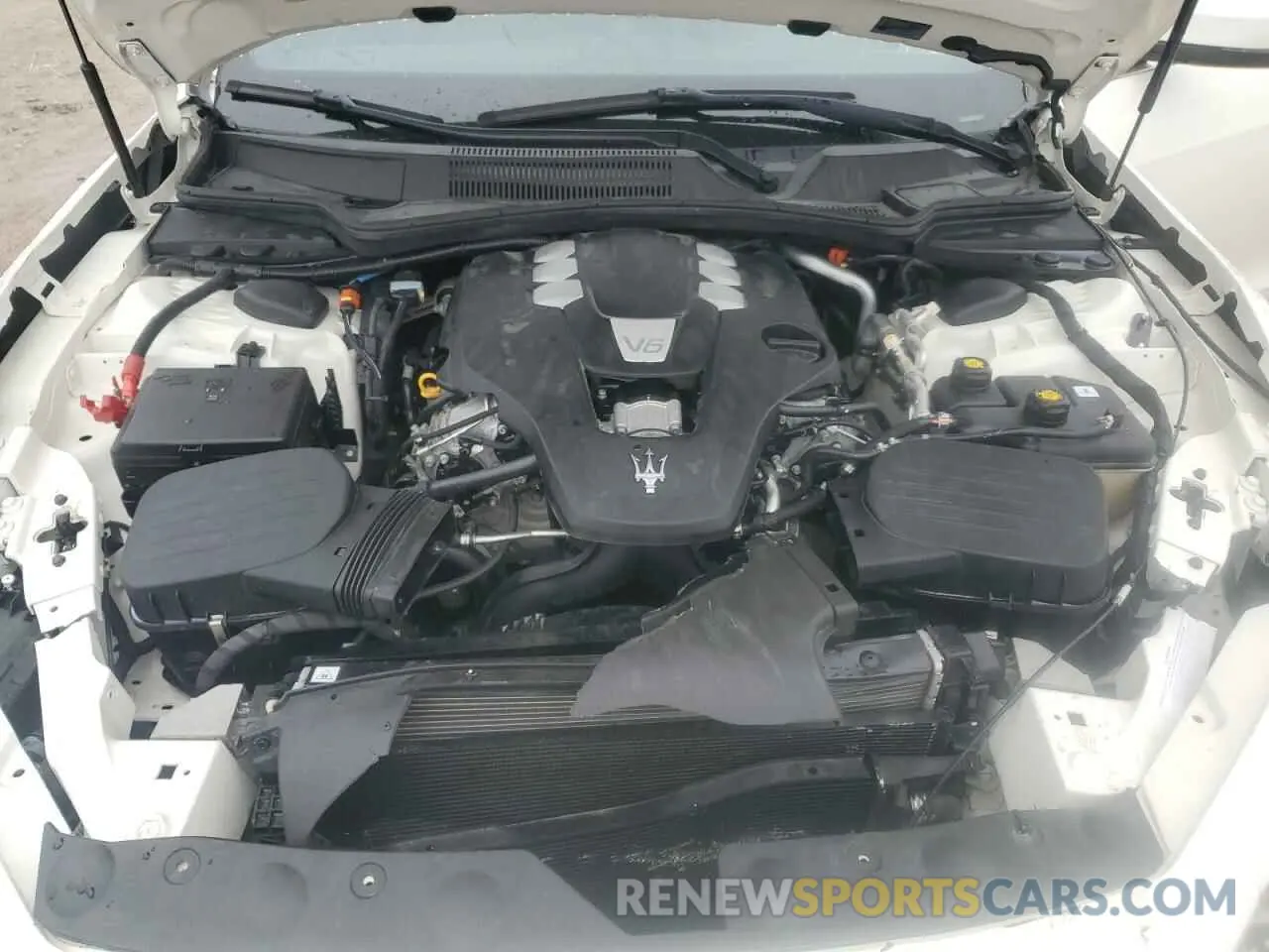 11 Photograph of a damaged car ZAM57XSA3M1369155 MASERATI ALL MODELS 2021