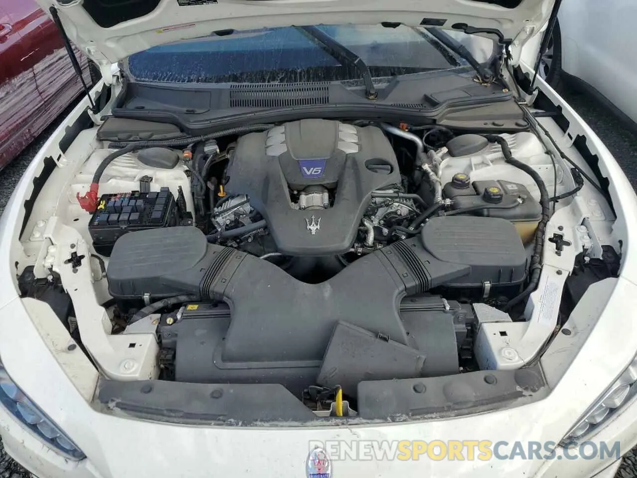 11 Photograph of a damaged car ZAM57YSA6M1378227 MASERATI ALL MODELS 2021