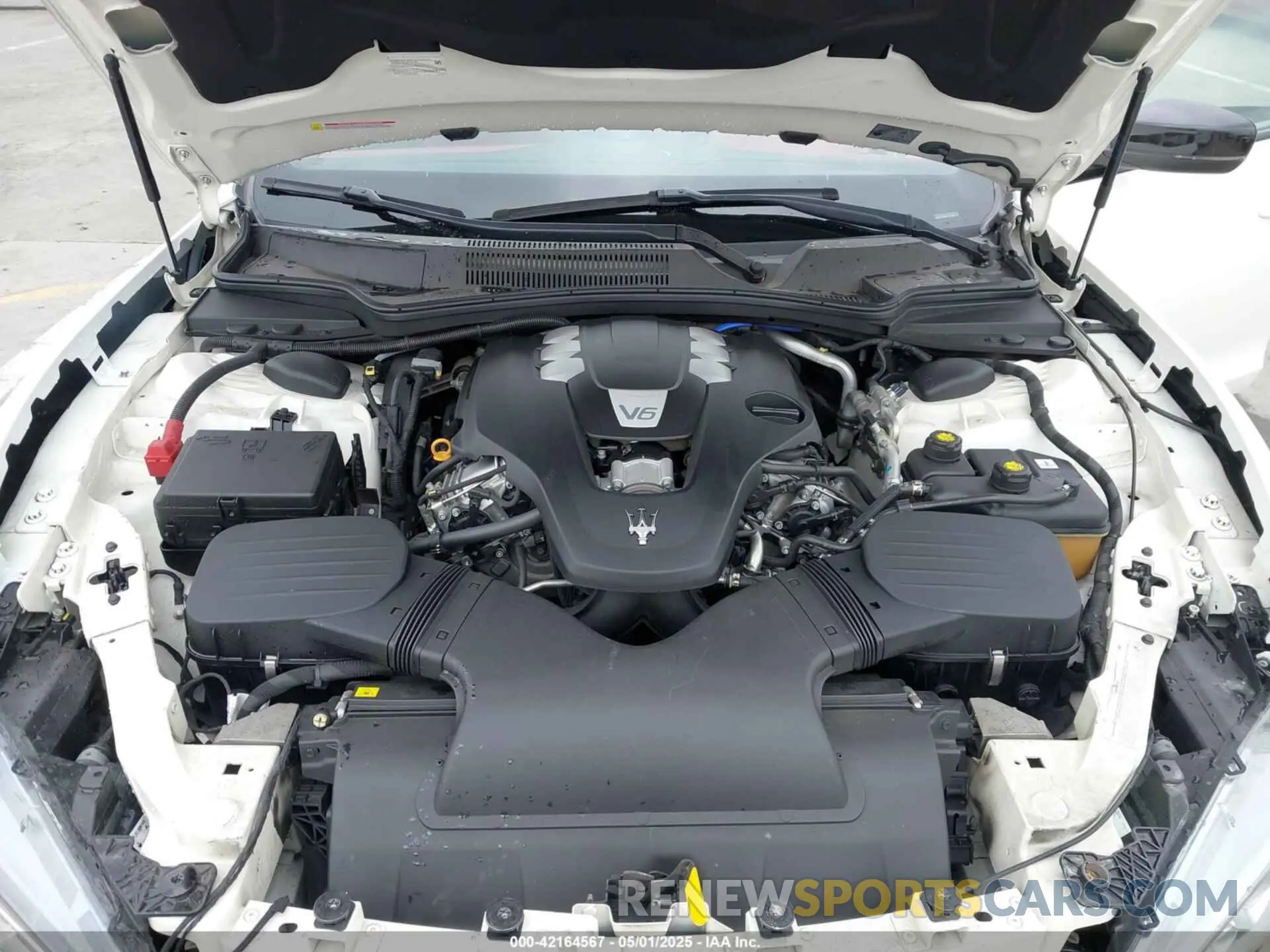 10 Photograph of a damaged car ZAM57XSA3K1334046 MASERATI GHIBLI 2019