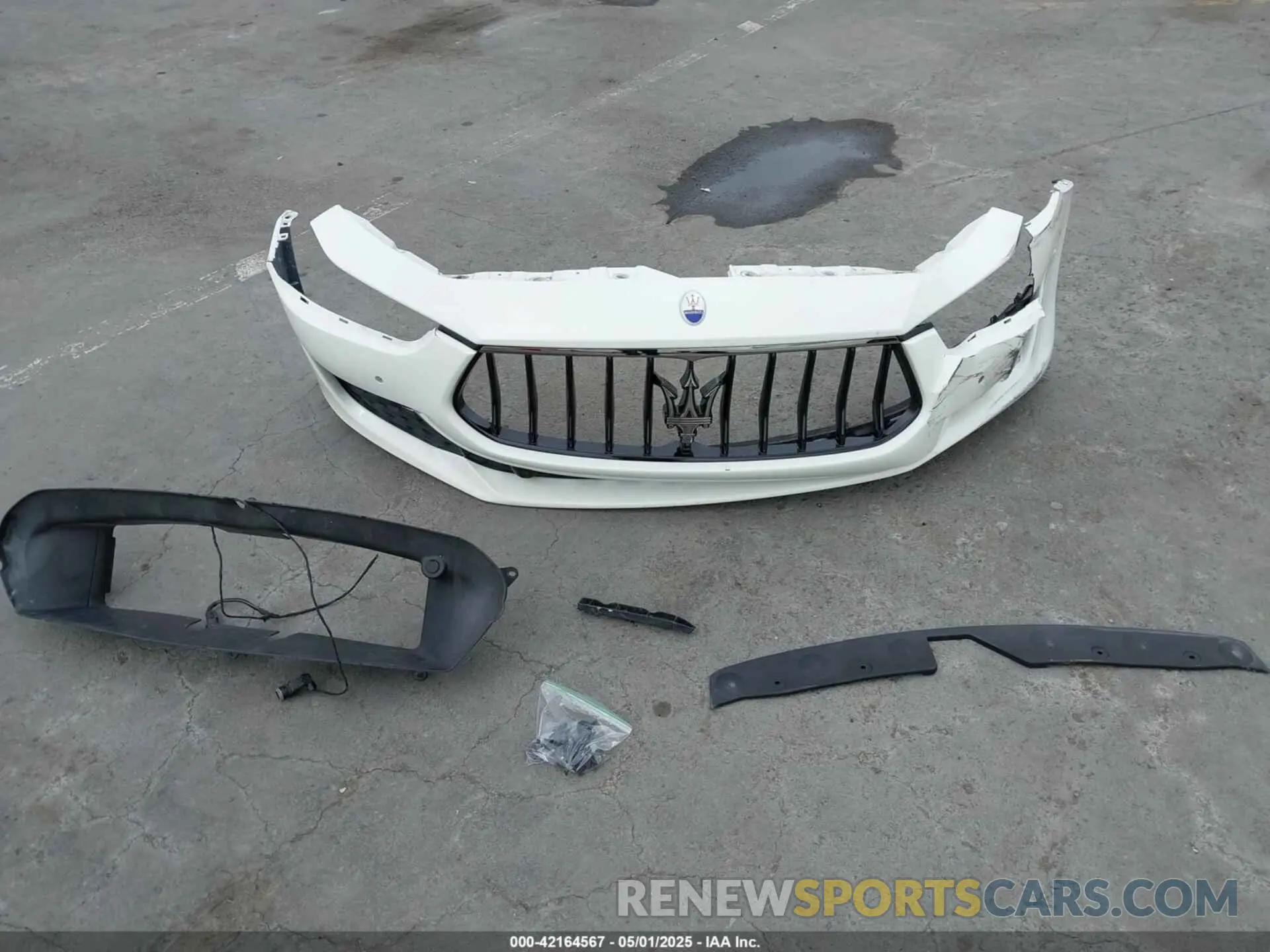 12 Photograph of a damaged car ZAM57XSA3K1334046 MASERATI GHIBLI 2019