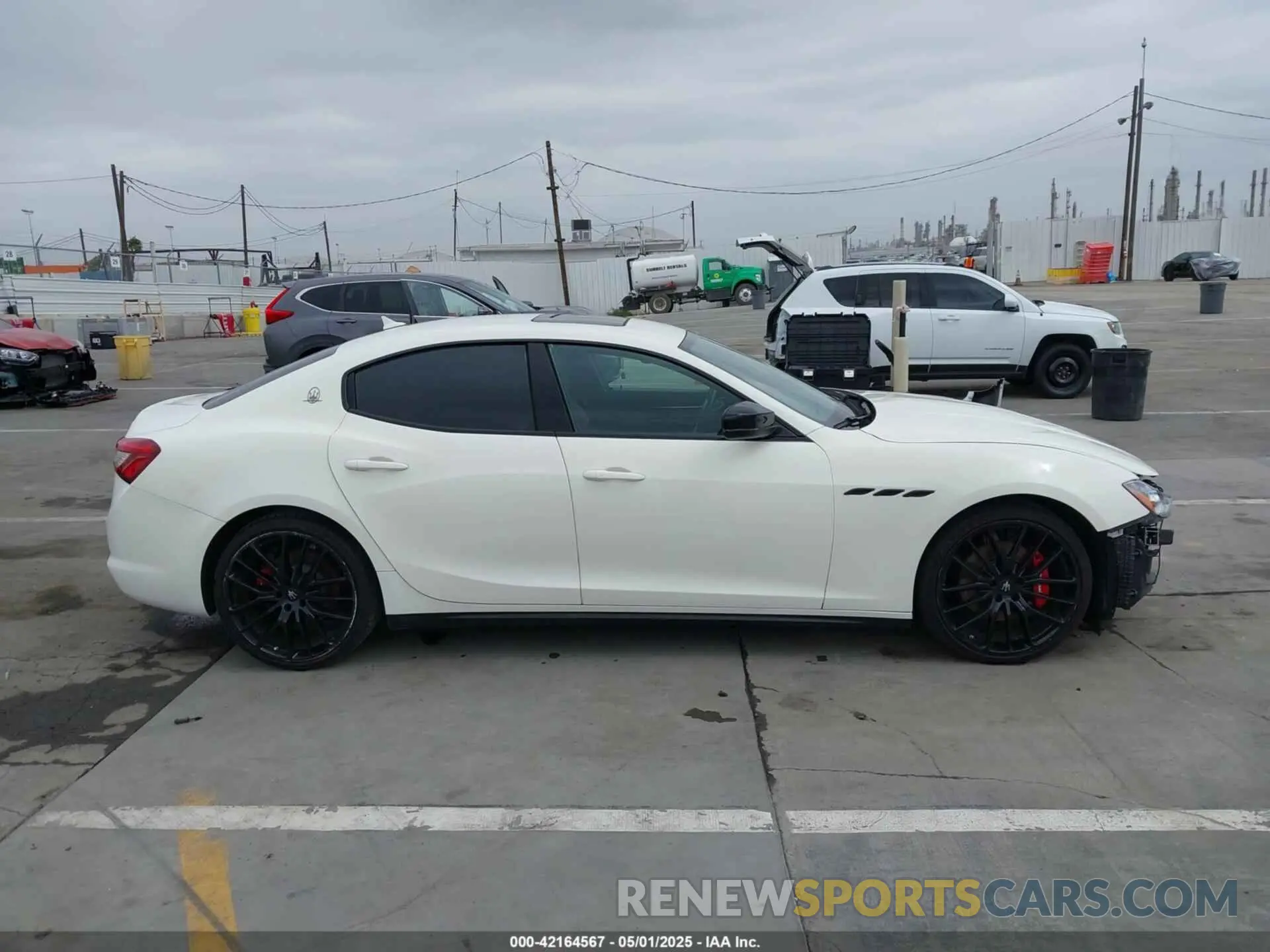 14 Photograph of a damaged car ZAM57XSA3K1334046 MASERATI GHIBLI 2019