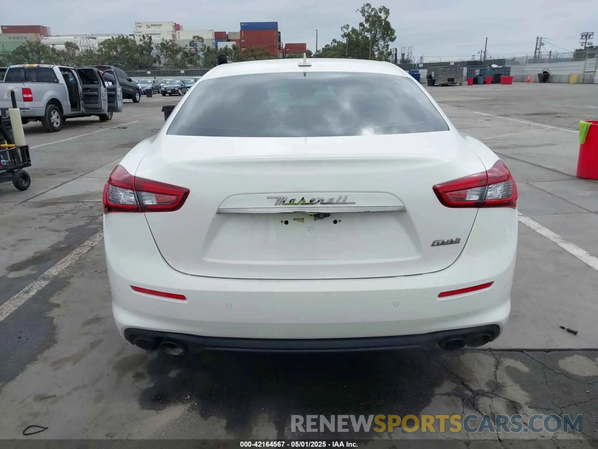 17 Photograph of a damaged car ZAM57XSA3K1334046 MASERATI GHIBLI 2019