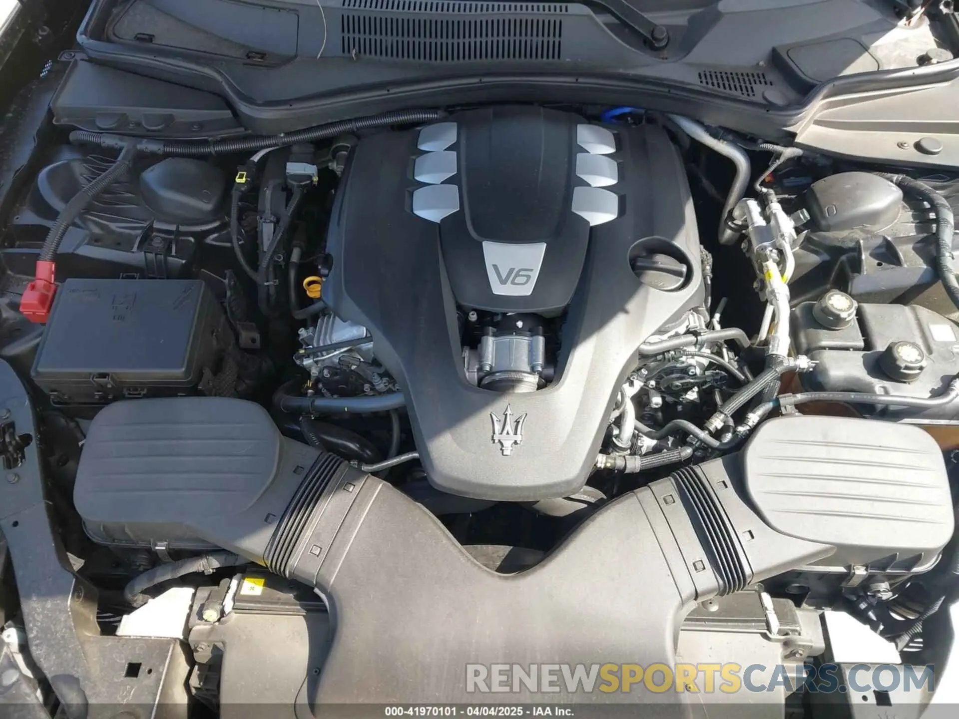 10 Photograph of a damaged car ZAM57XSA5K1328183 MASERATI GHIBLI 2019