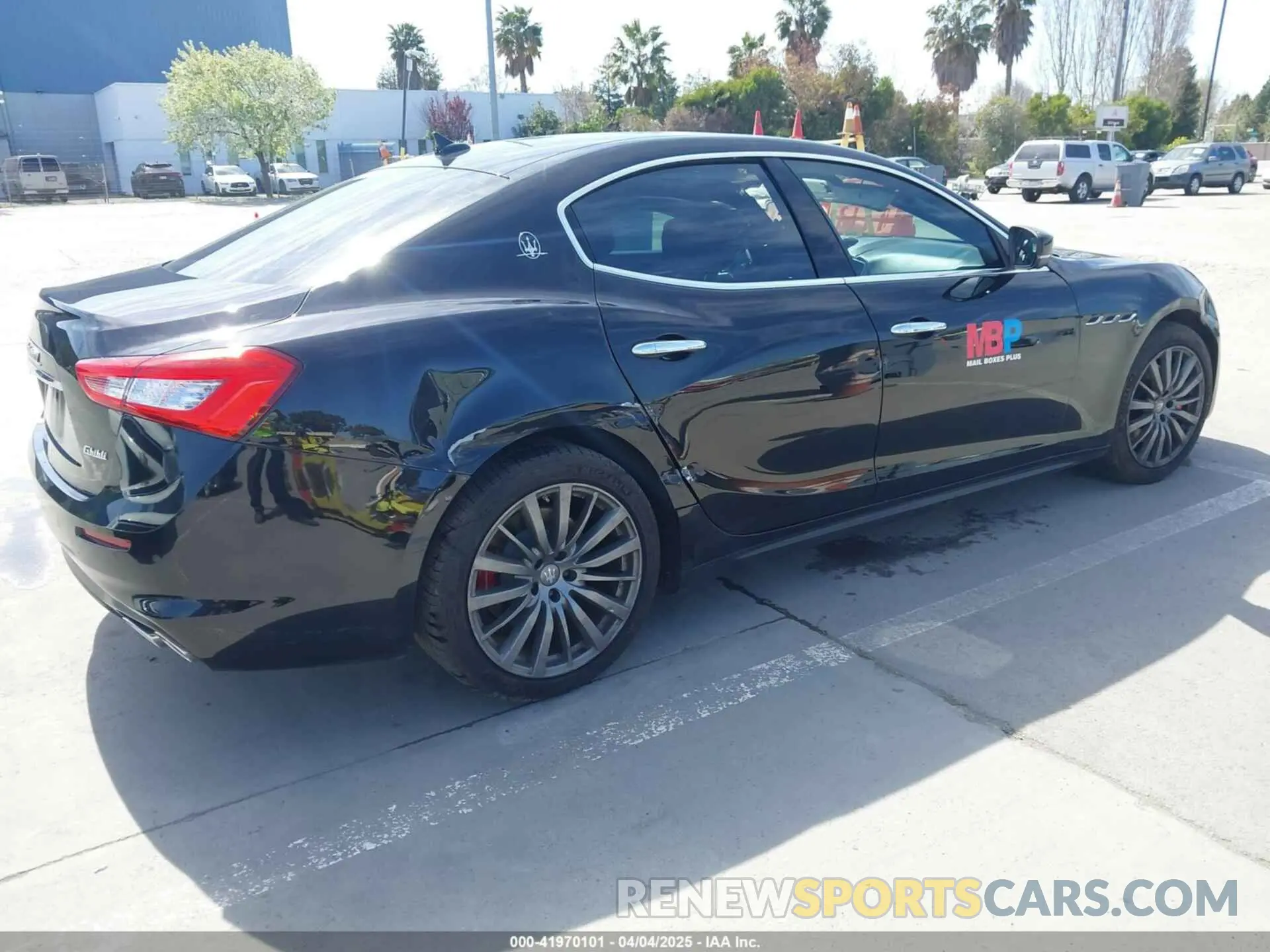 4 Photograph of a damaged car ZAM57XSA5K1328183 MASERATI GHIBLI 2019