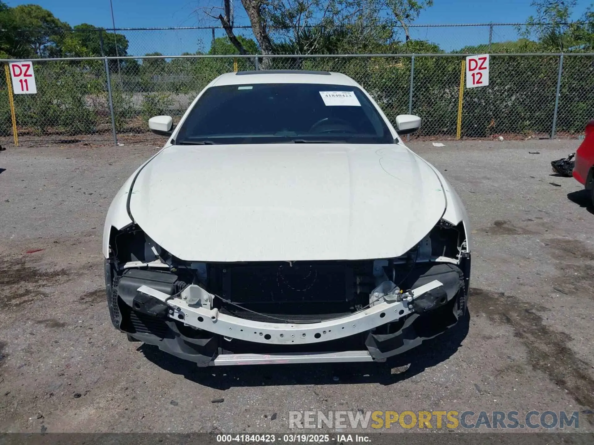 12 Photograph of a damaged car ZAM57XSA6K1322117 MASERATI GHIBLI 2019