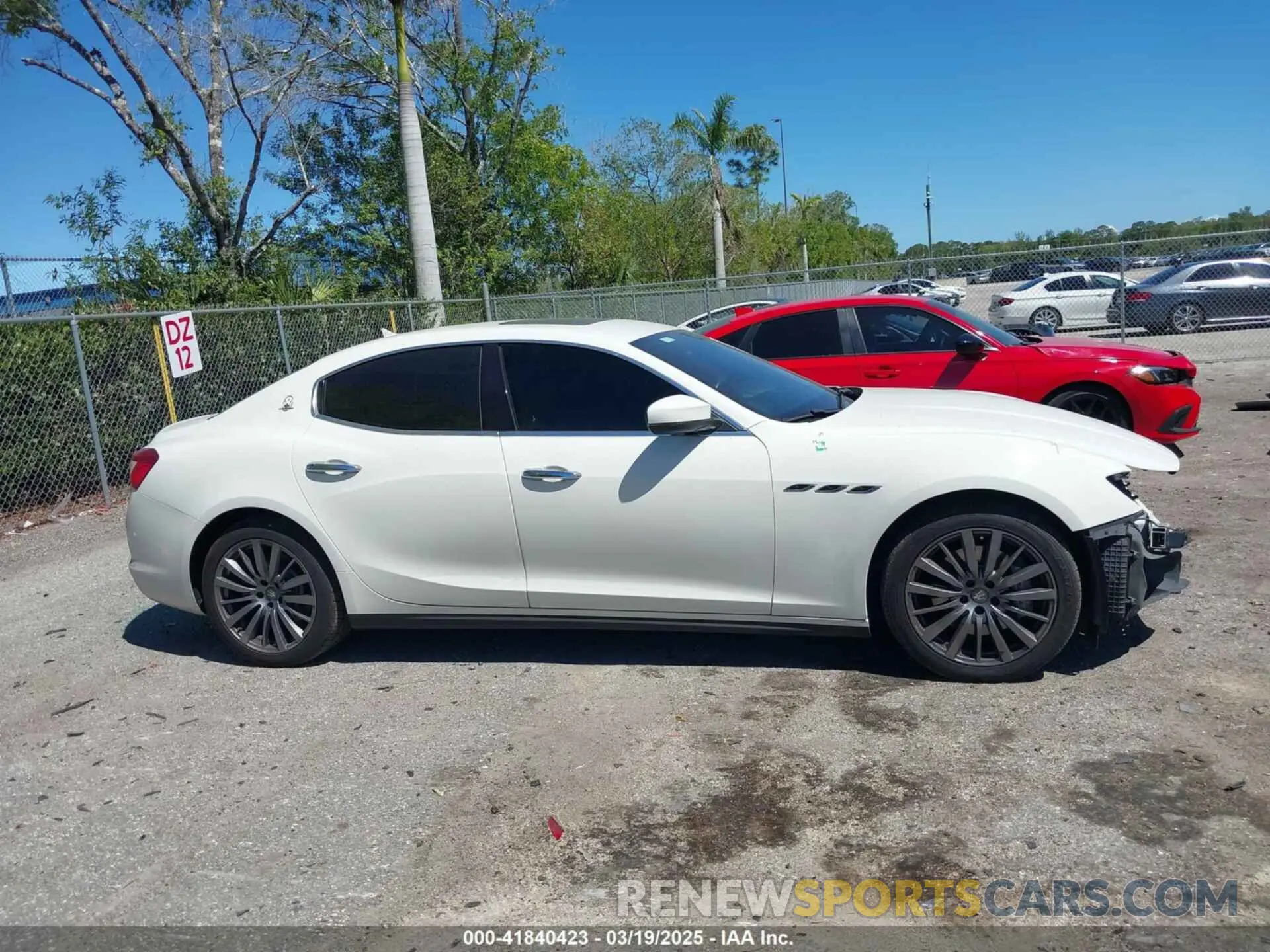 13 Photograph of a damaged car ZAM57XSA6K1322117 MASERATI GHIBLI 2019