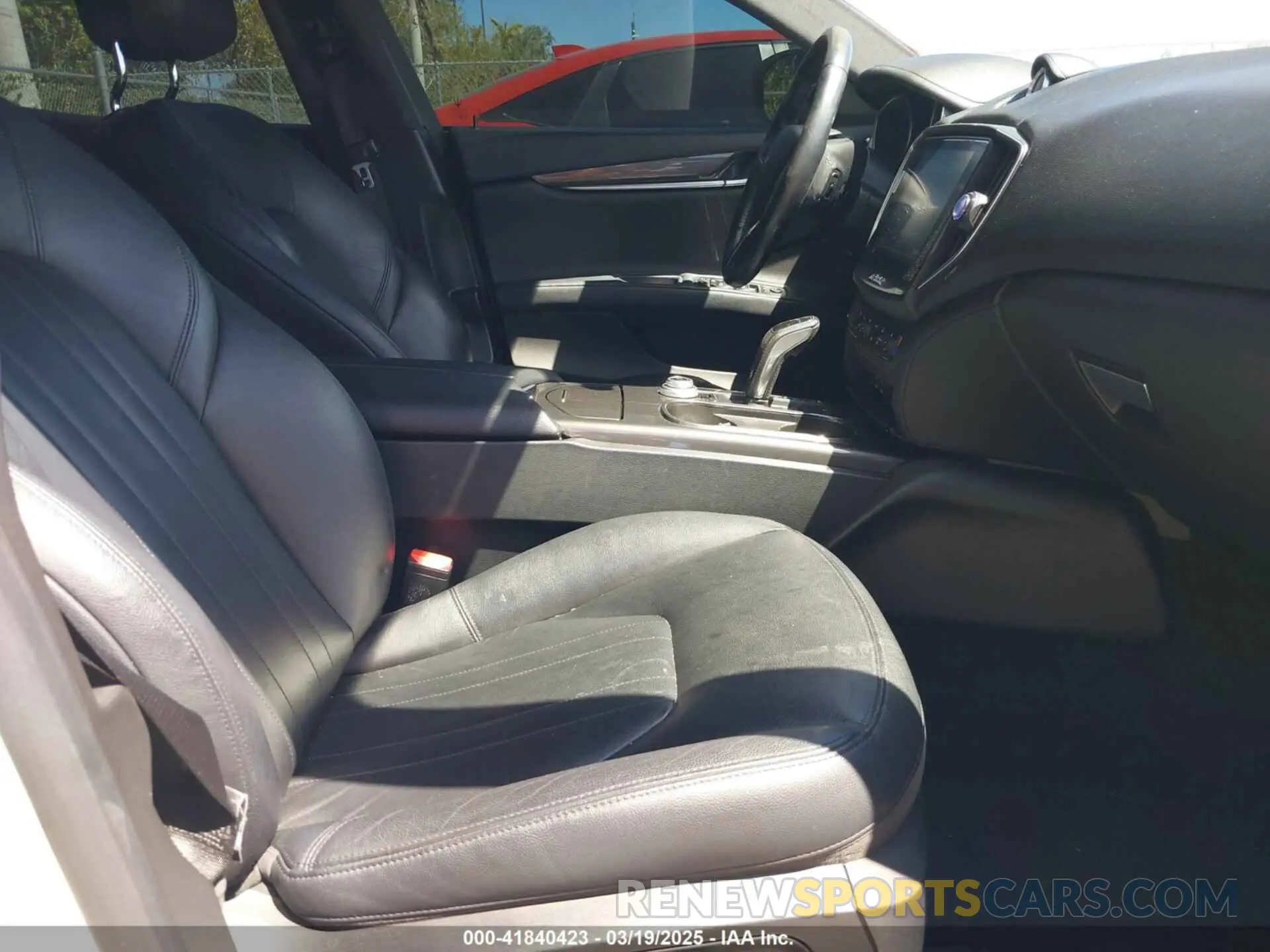 5 Photograph of a damaged car ZAM57XSA6K1322117 MASERATI GHIBLI 2019