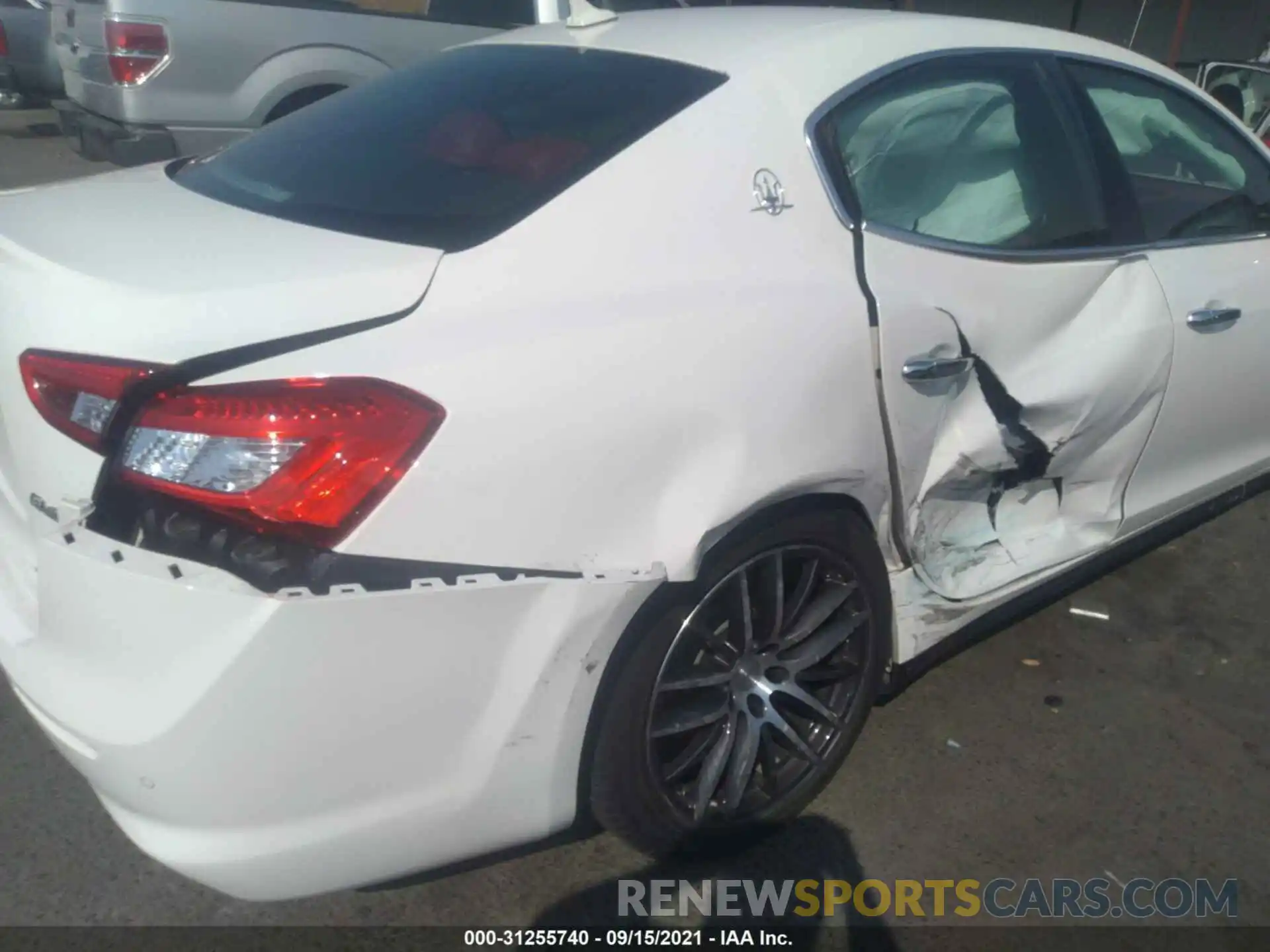 6 Photograph of a damaged car ZAM57XSA9K1324959 MASERATI GHIBLI 2019