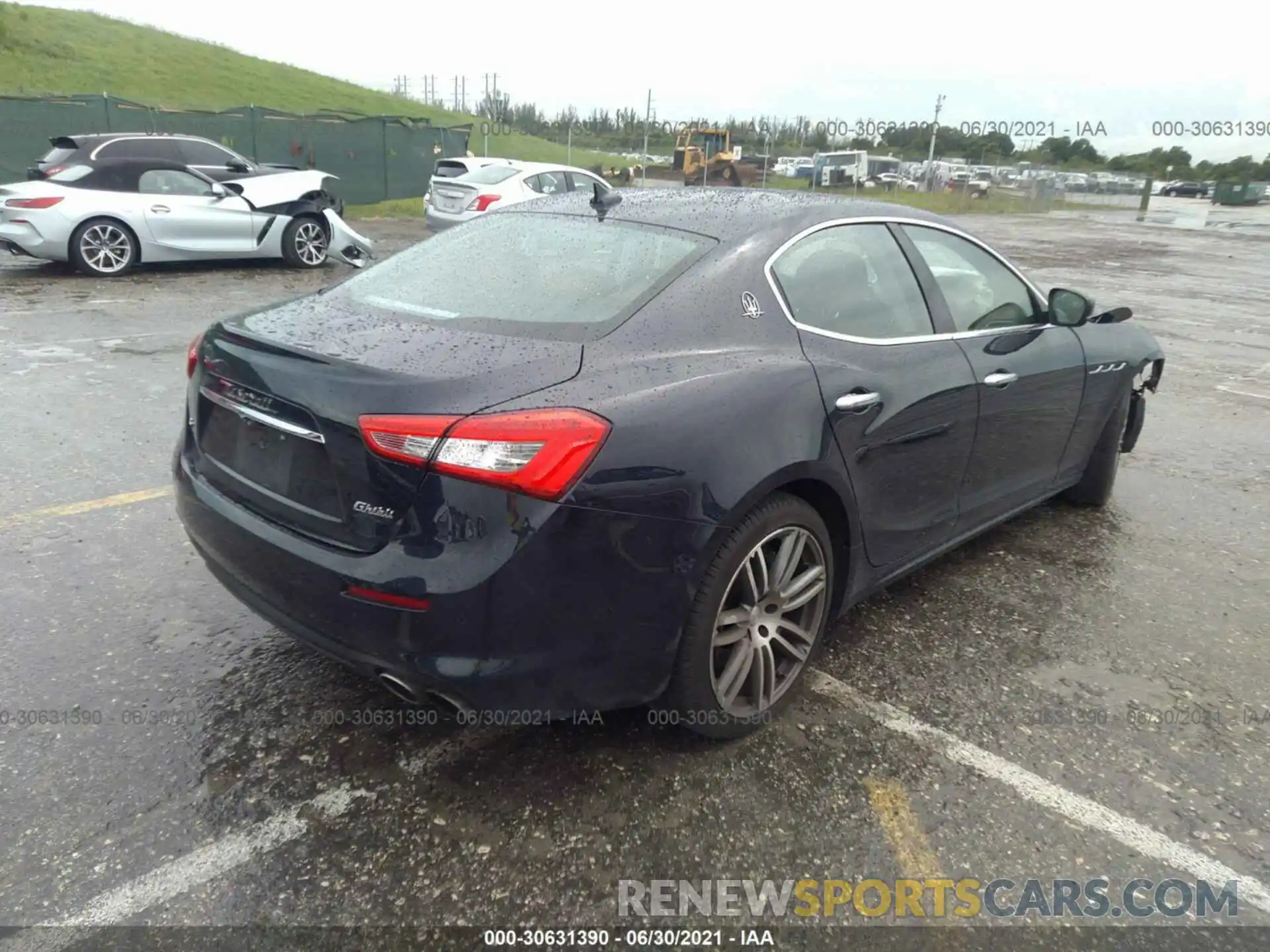 4 Photograph of a damaged car ZAM57YSA2K1335775 MASERATI GHIBLI 2019