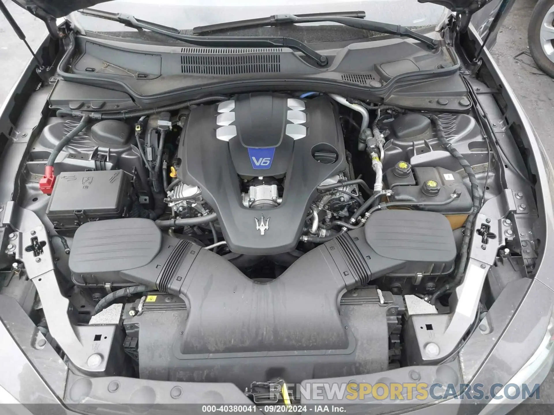 10 Photograph of a damaged car ZAM57YSAXK1334096 MASERATI GHIBLI 2019