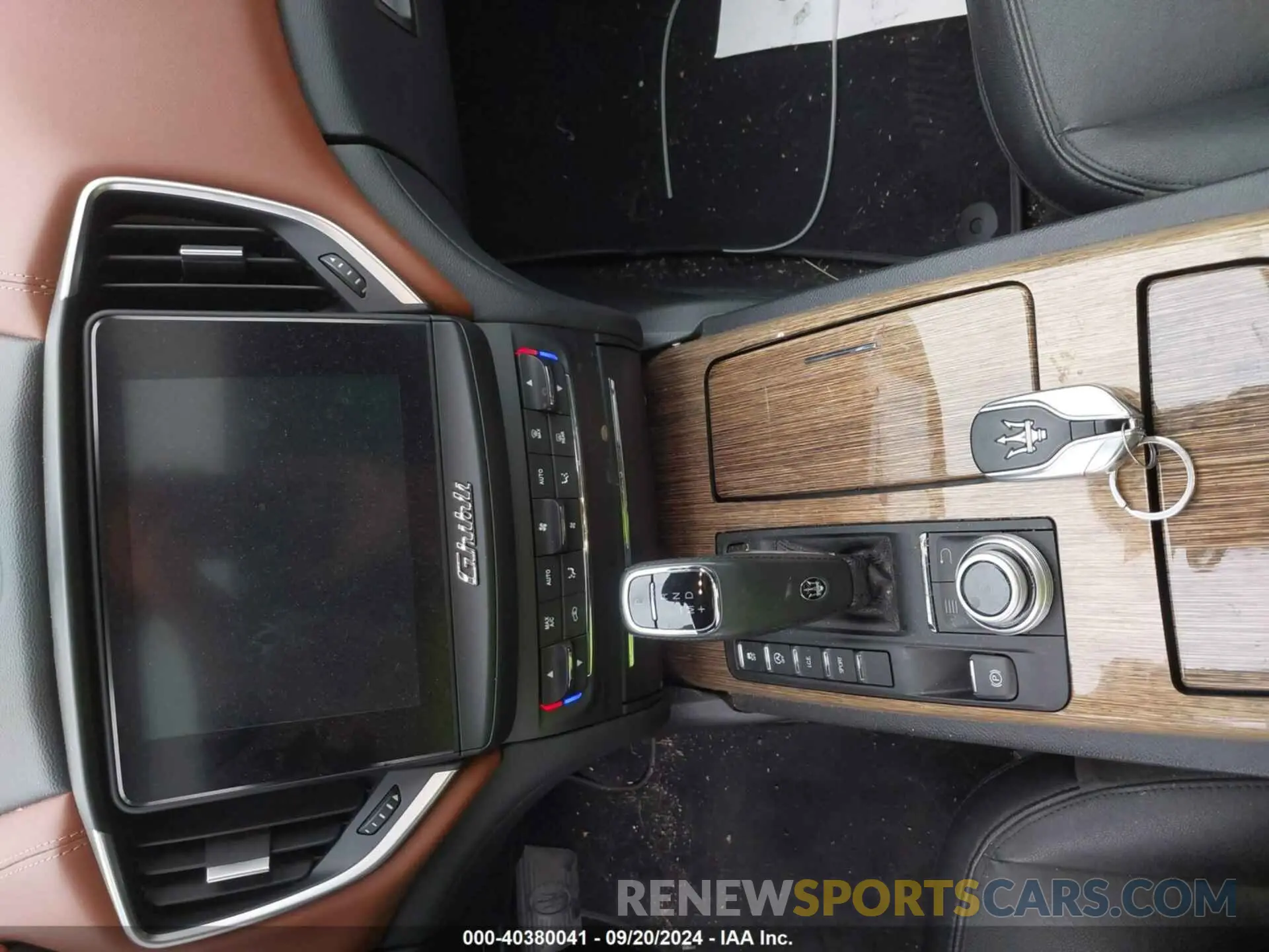 11 Photograph of a damaged car ZAM57YSAXK1334096 MASERATI GHIBLI 2019
