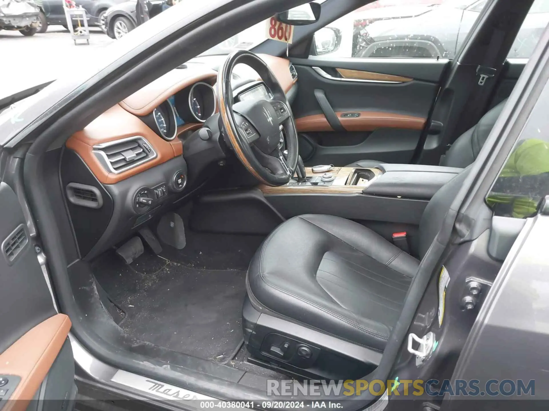 18 Photograph of a damaged car ZAM57YSAXK1334096 MASERATI GHIBLI 2019