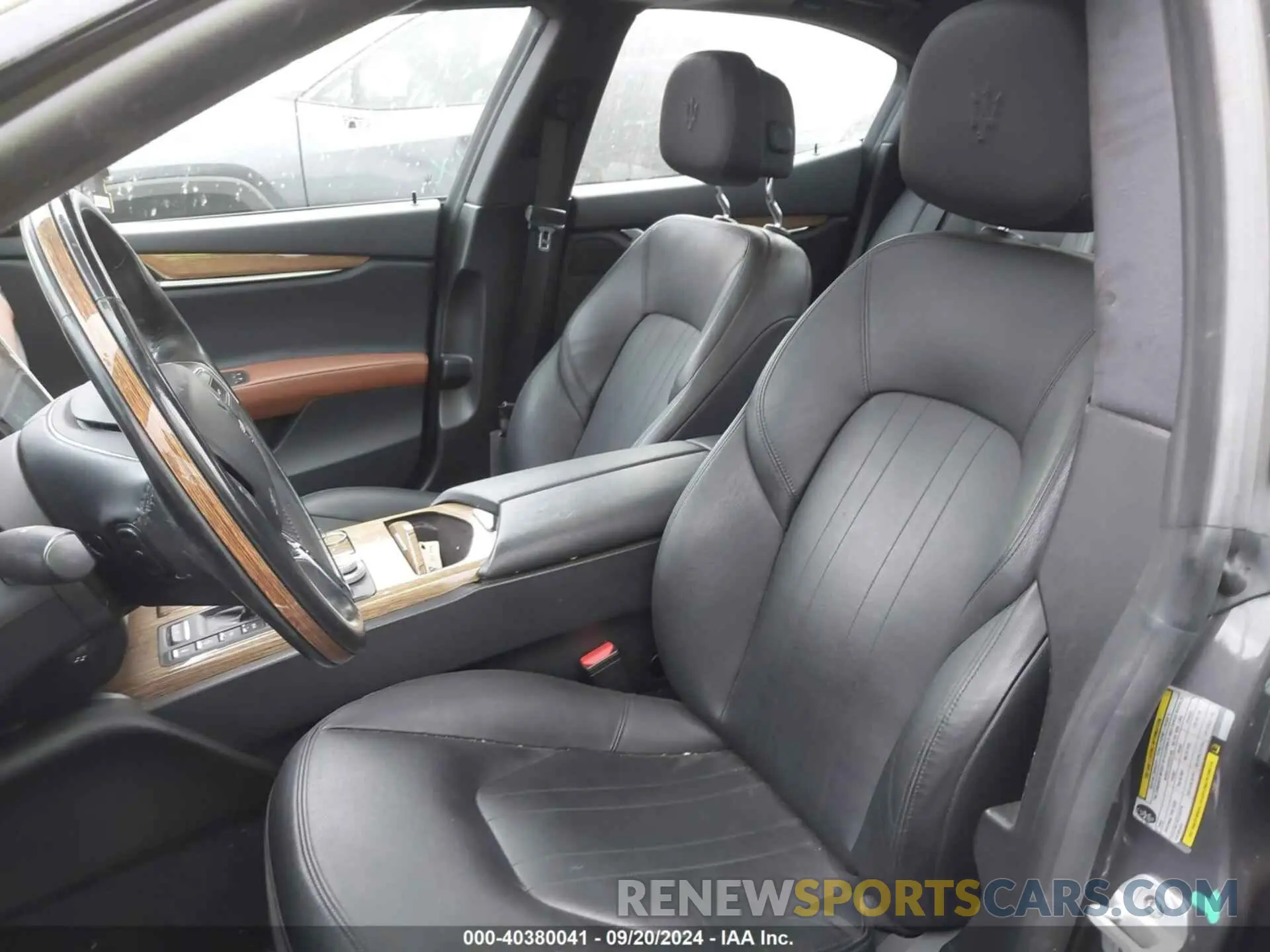 19 Photograph of a damaged car ZAM57YSAXK1334096 MASERATI GHIBLI 2019
