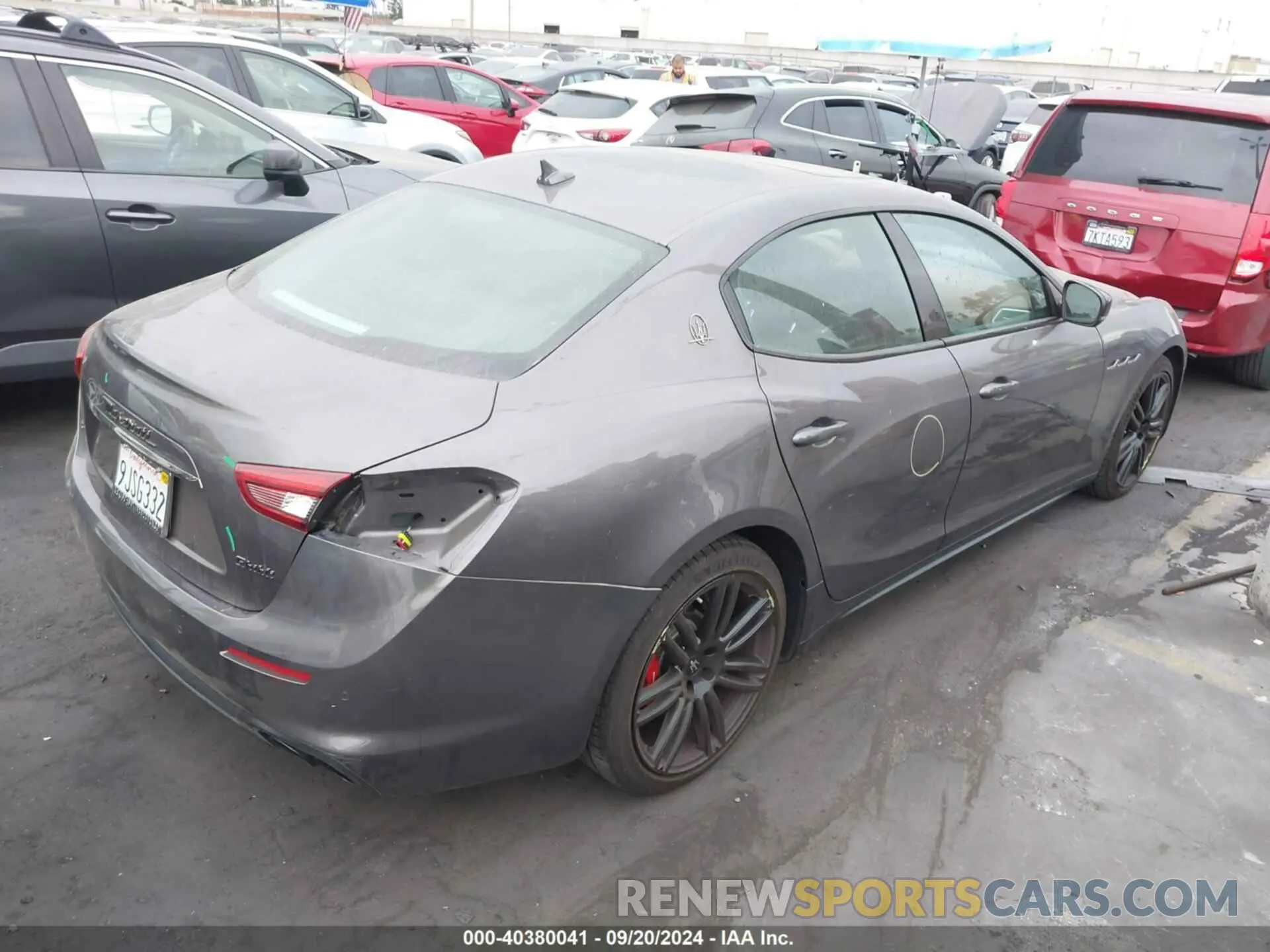 4 Photograph of a damaged car ZAM57YSAXK1334096 MASERATI GHIBLI 2019