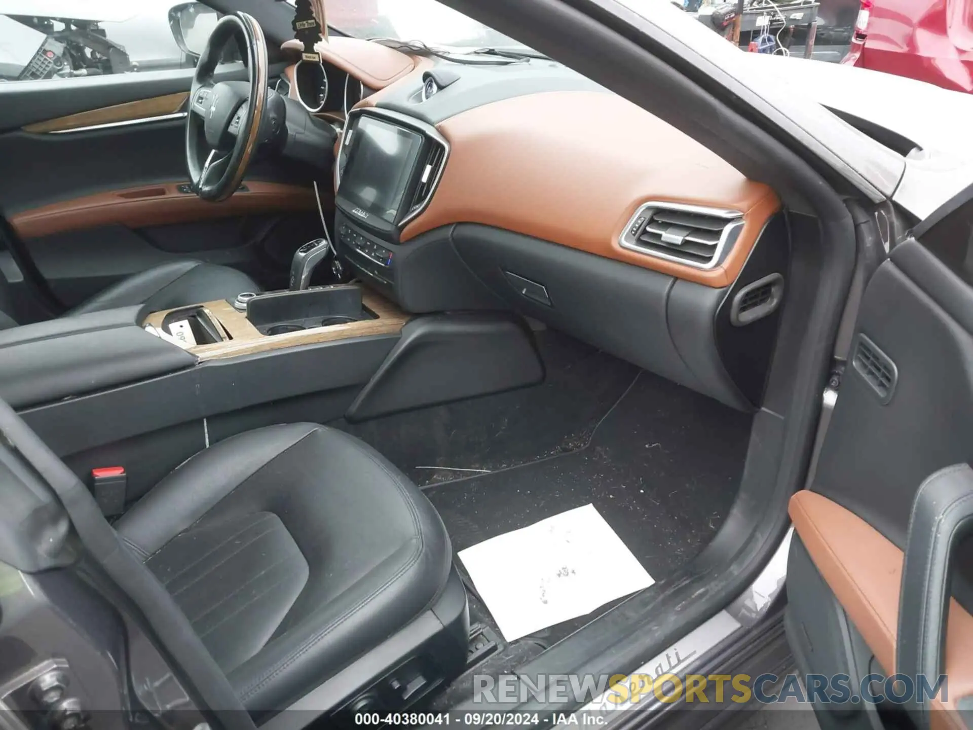 5 Photograph of a damaged car ZAM57YSAXK1334096 MASERATI GHIBLI 2019