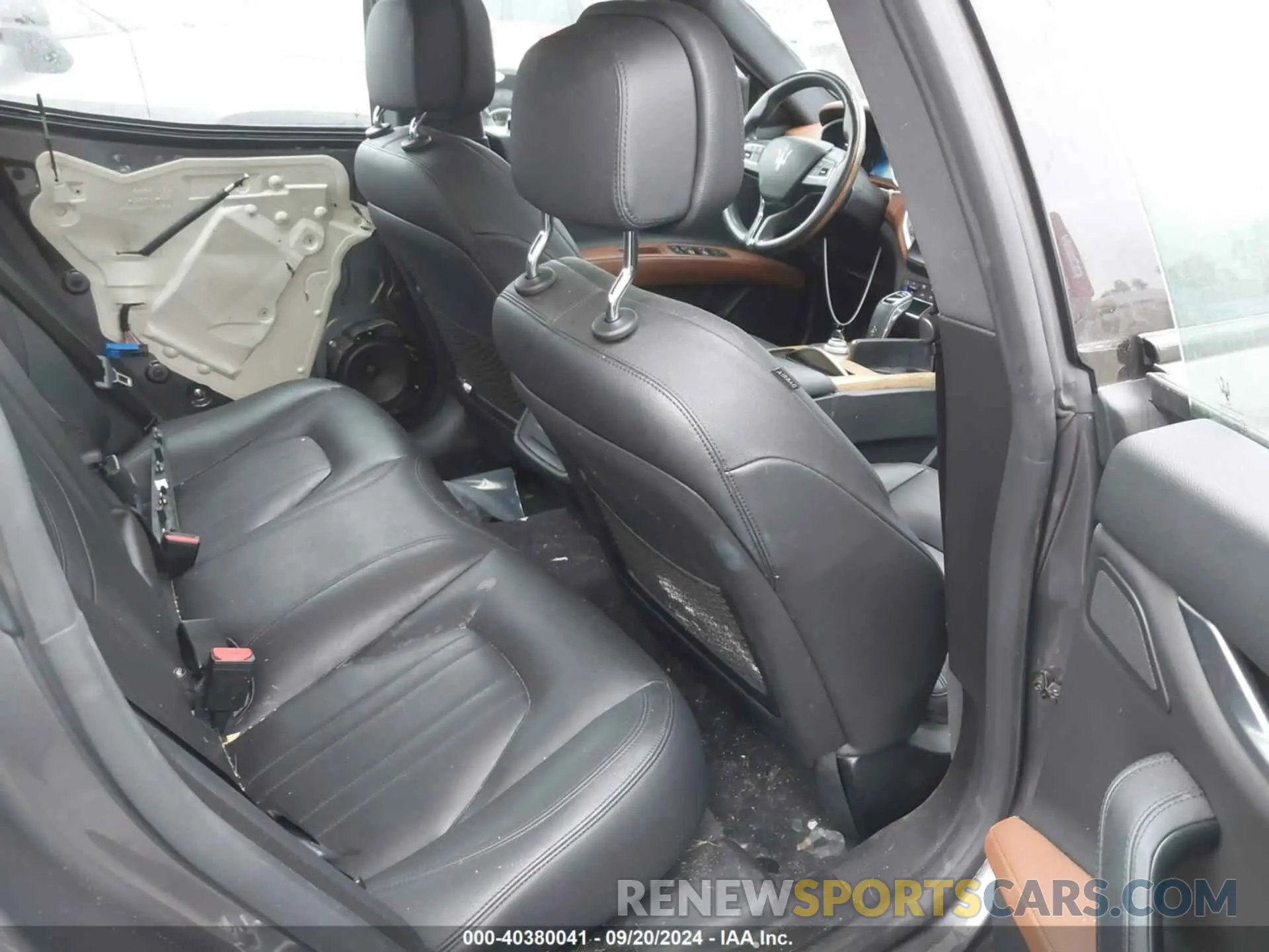 8 Photograph of a damaged car ZAM57YSAXK1334096 MASERATI GHIBLI 2019