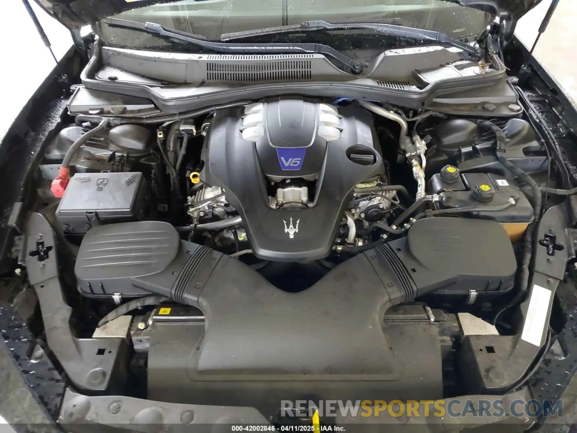 10 Photograph of a damaged car ZAM57YTA2K1311183 MASERATI GHIBLI 2019