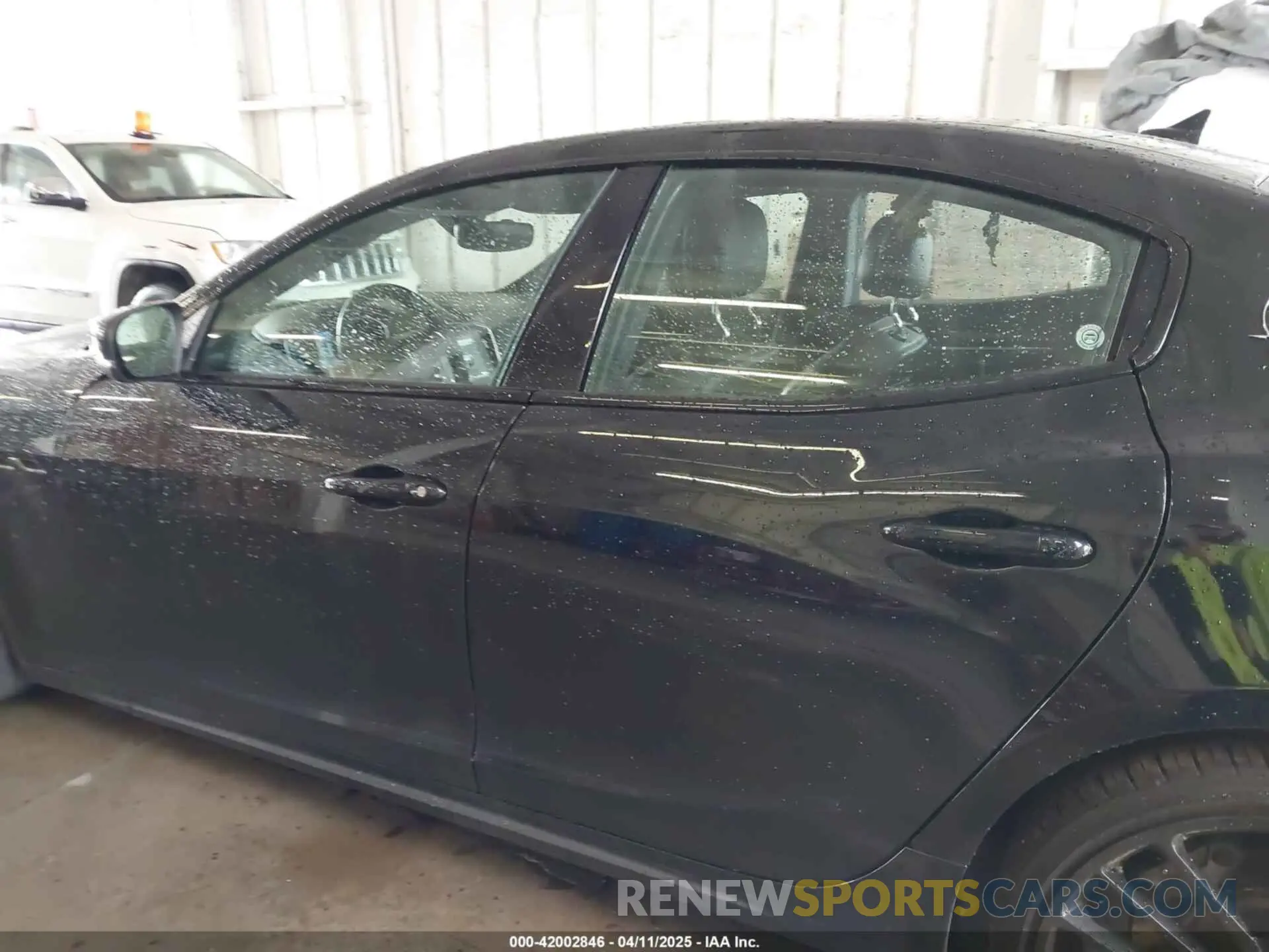 14 Photograph of a damaged car ZAM57YTA2K1311183 MASERATI GHIBLI 2019