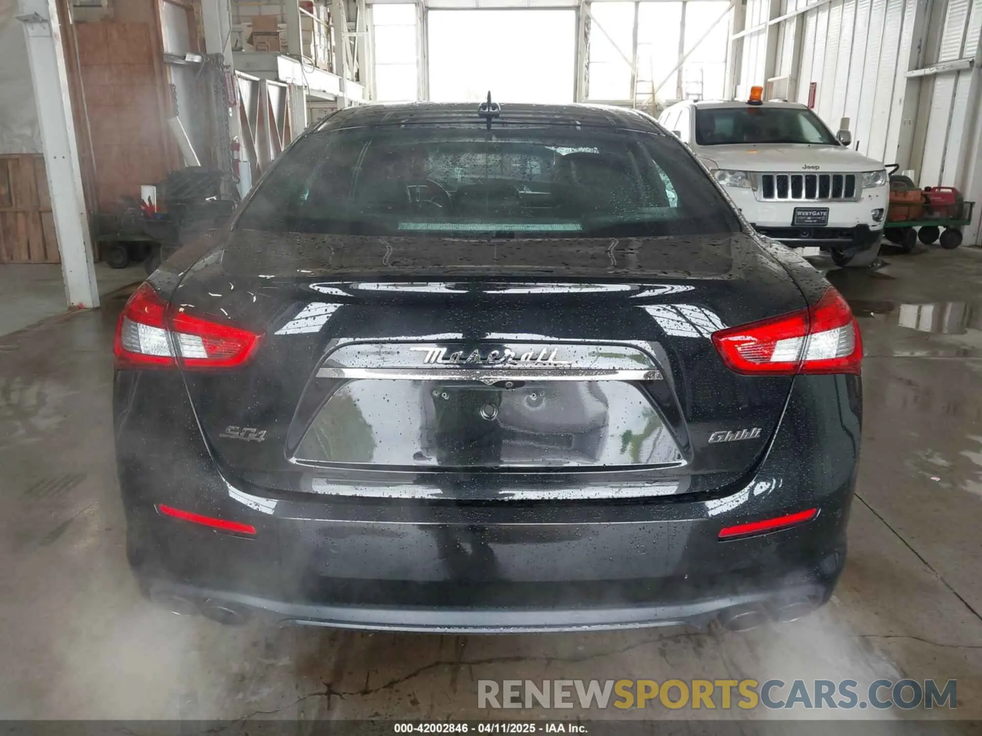 16 Photograph of a damaged car ZAM57YTA2K1311183 MASERATI GHIBLI 2019