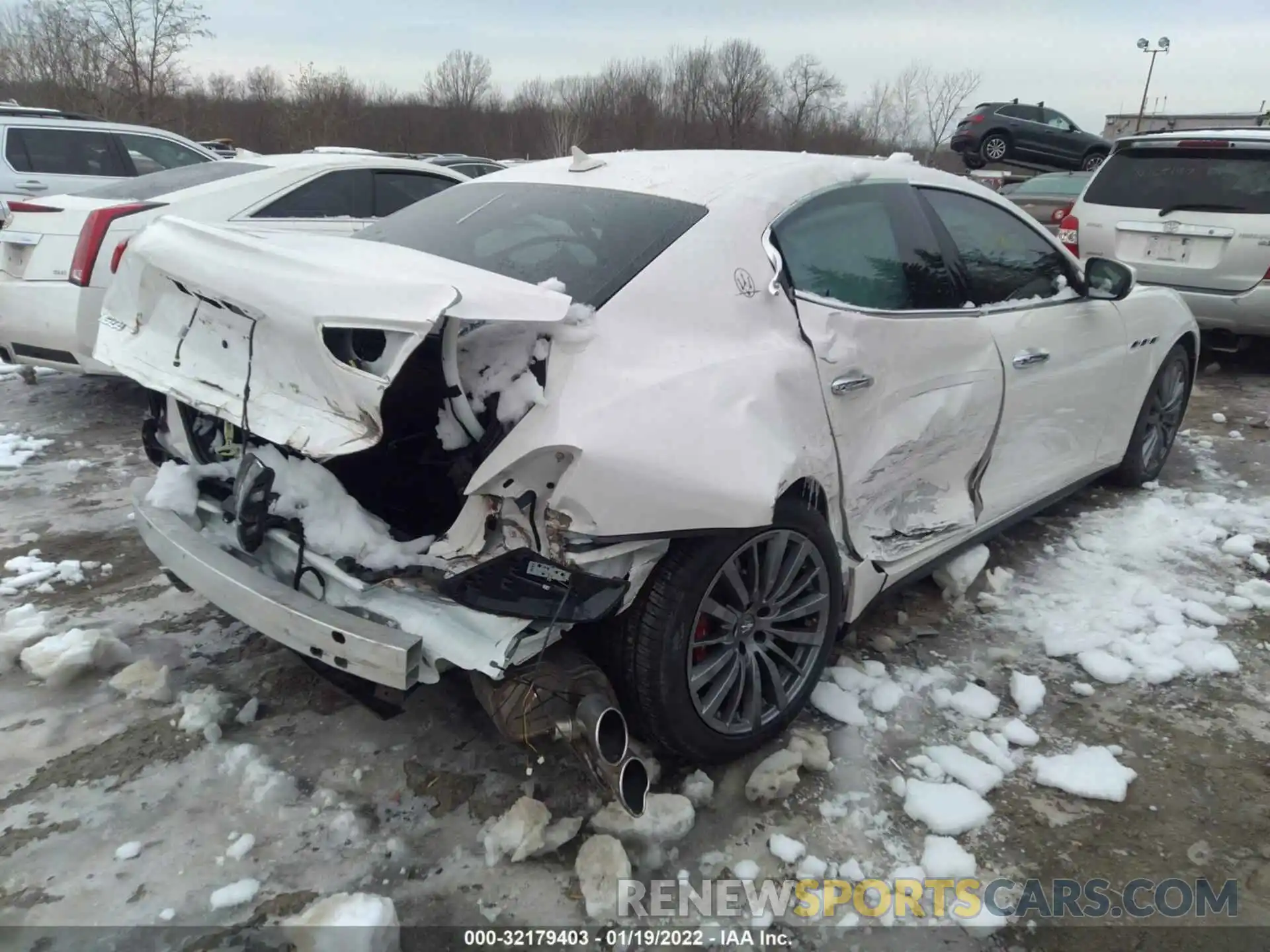 4 Photograph of a damaged car ZAM57YTA5K1319617 MASERATI GHIBLI 2019